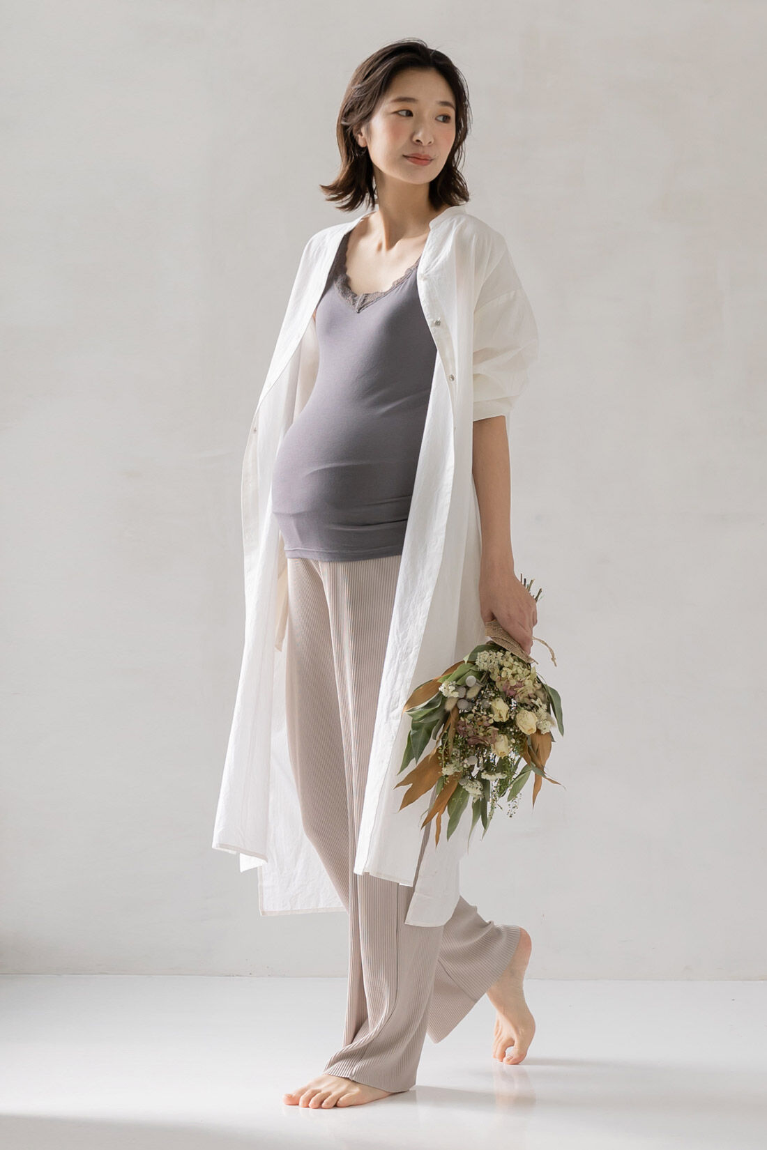FELISSIMO Mama|Moredde　マタニティから産後も使える　ウエストクロス仕様のプリーツパンツ〈アッシュベージュ〉