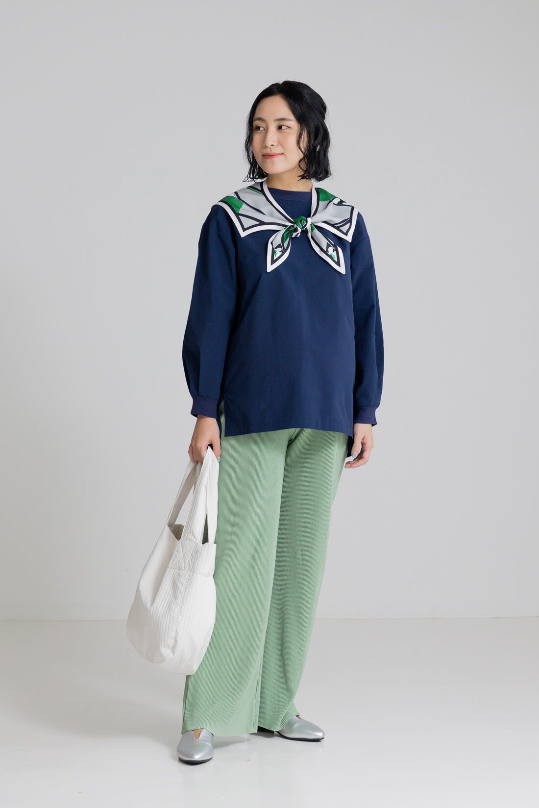 フェリシモMama|Moredde　マタニティから産後も使える　ウエストクロス仕様のプリーツパンツ〈ピスタチオグリーン〉