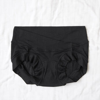 FELISSIMO Mama | マタニティ 産後  超立体設計 マタニティ浅ばきショーツ 〈ブラック〉