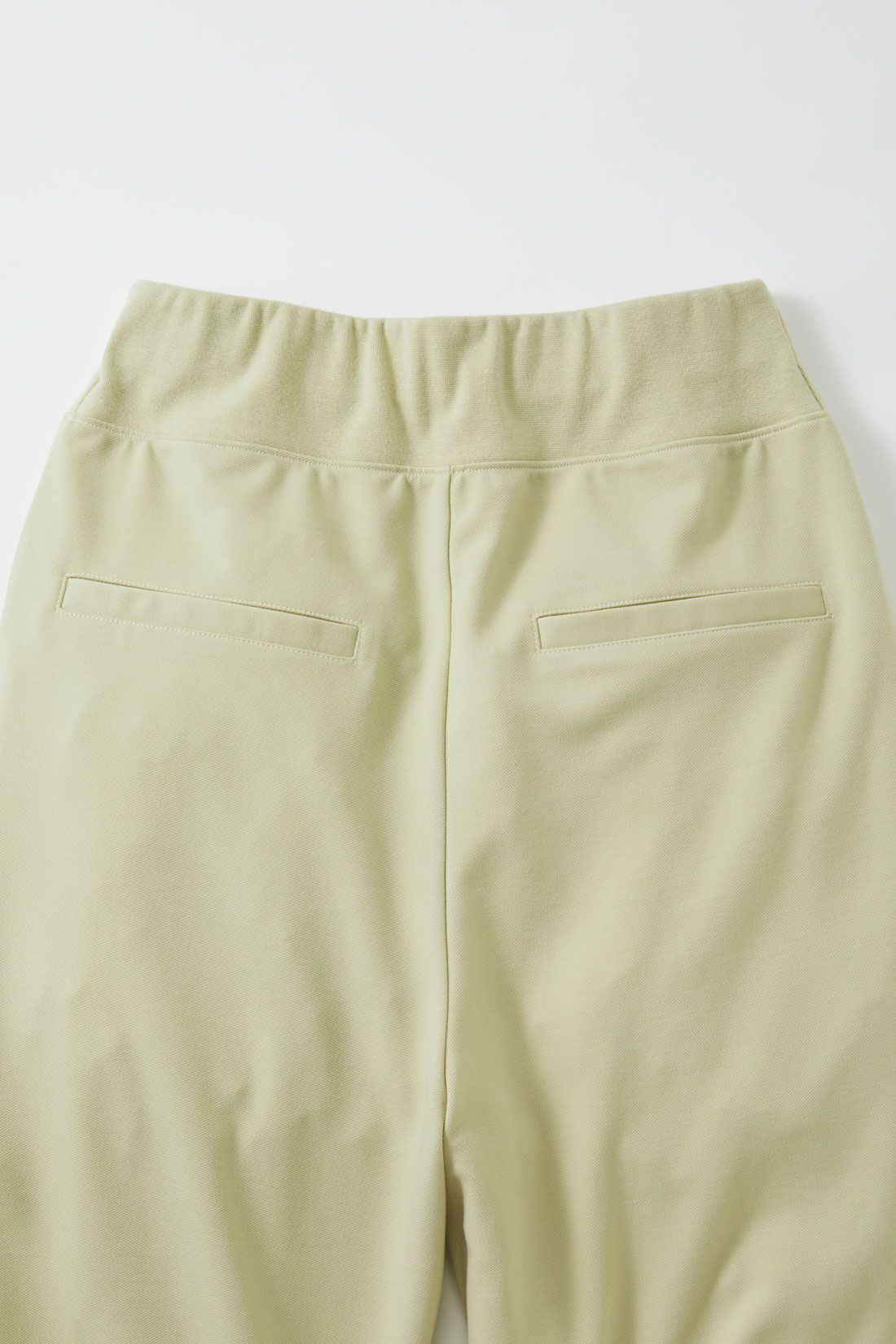FELISSIMO Mama|Moredde　マタニティから産後も使える　ストレッチストレートパンツ〈スモーキーイエロー〉|後ろウエストには太めのゴムが入っています