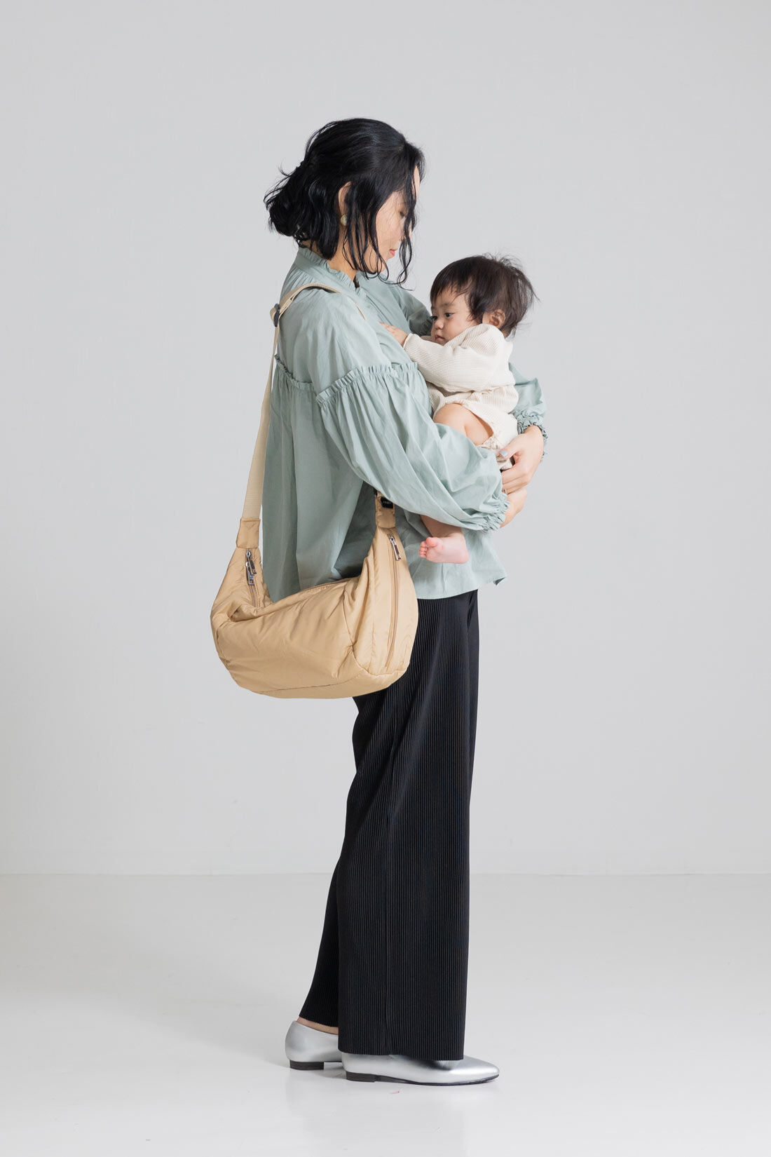 FELISSIMO Mama|Moredde　マタニティから産後も使える　ウエストクロス仕様のプリーツパンツ〈ブラック〉