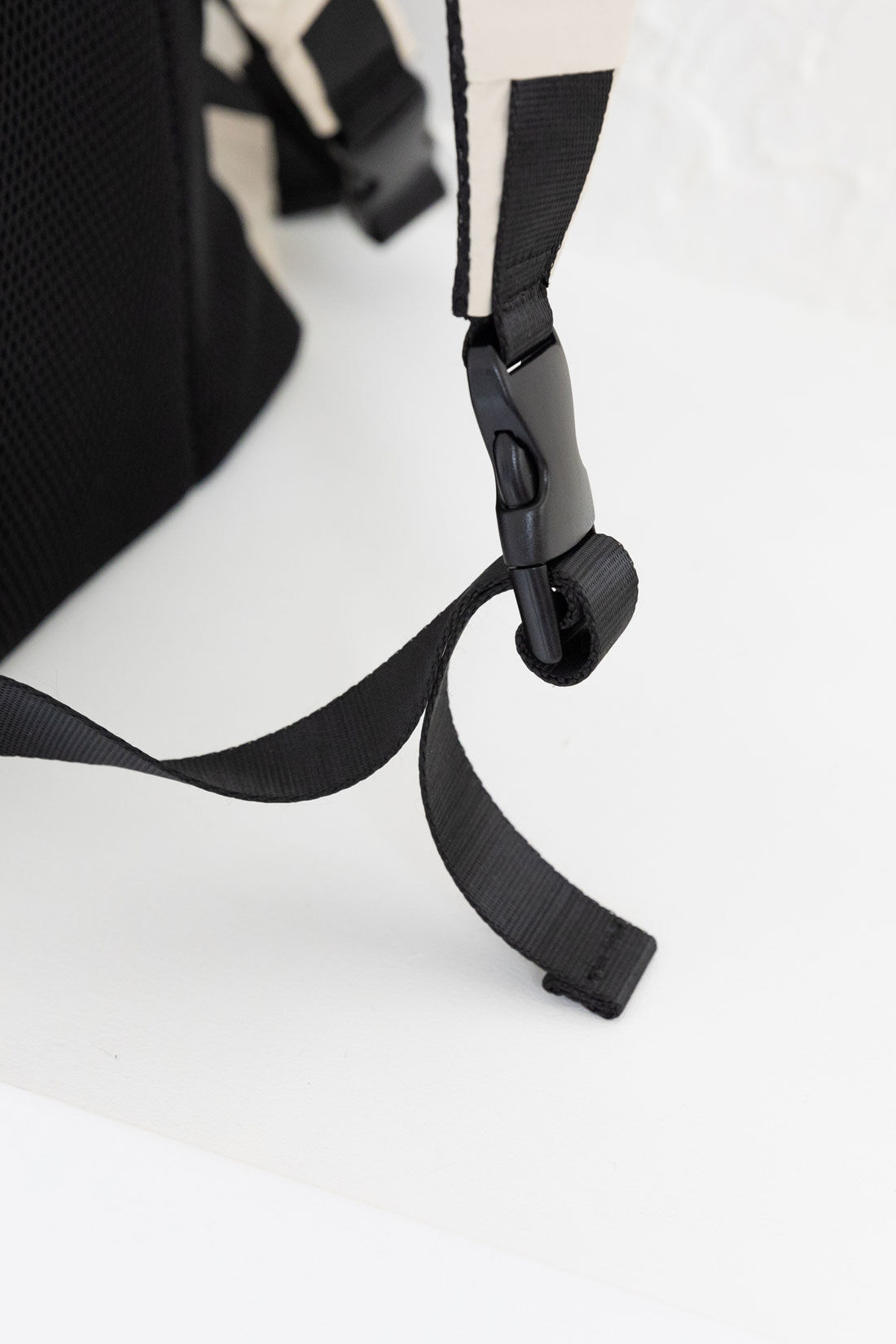 FELISSIMO Mama|Moredde　二層で荷物が分けられるのが便利なマザーズリュック〈ブラック〉|アジャスターは肩ひもがずれにくい仕様　※写真は別色です。