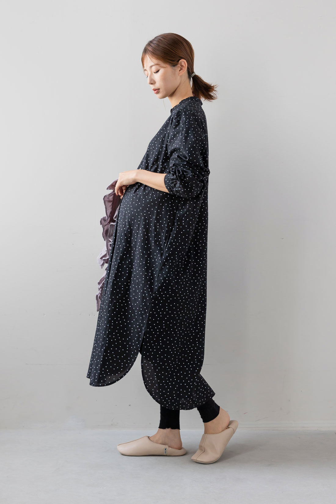 FELISSIMO Mama|Moredde　マタニティから産後も使える　ママによりそうワンピースパジャマ〈ドット〉|サイドのスリットで抜け感をプラス