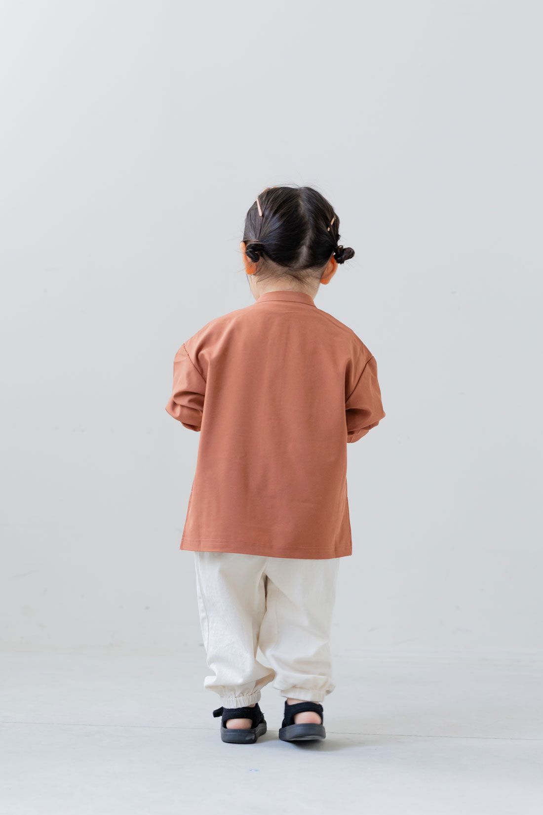 FELISSIMO Mama|Moredde　オーバーサイズのシャツみたいなUVカットキッズラッシュガード〈アプリコットブラウン〉