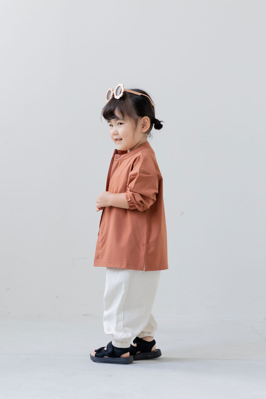 FELISSIMO Mama|Moredde　オーバーサイズのシャツみたいなUVカットキッズラッシュガード〈アプリコットブラウン〉