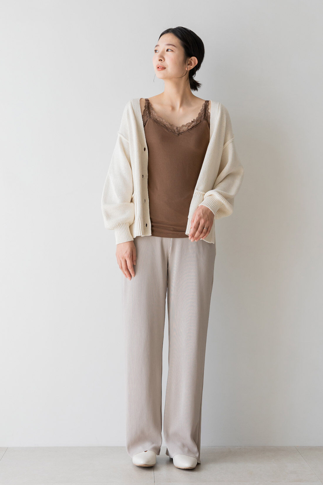 FELISSIMO Mama|Moredde　マタニティから産後も使える　ウエストクロス仕様のプリーツパンツ〈アッシュベージュ〉