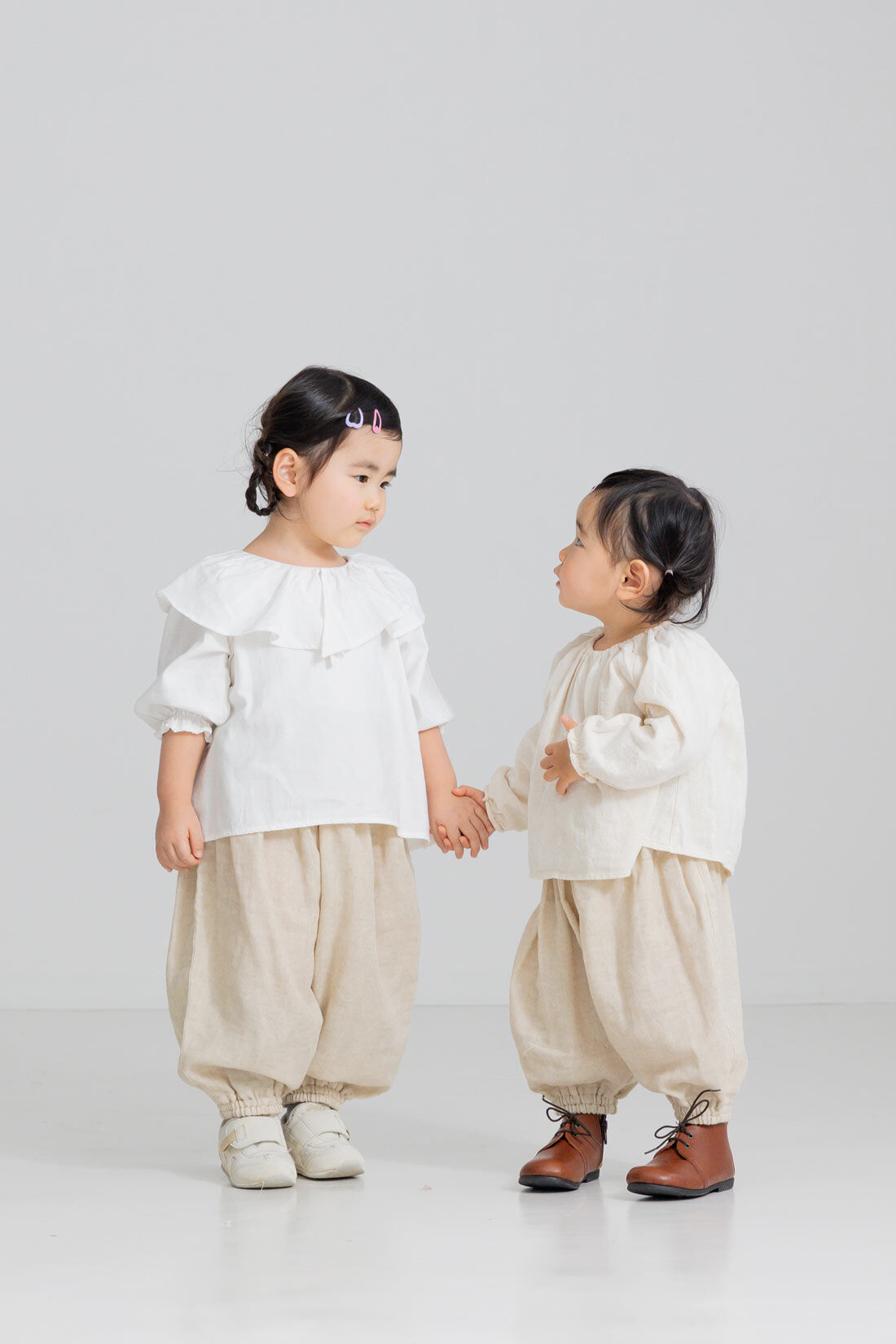 FELISSIMO Mama|【親子リンクコーデ】リブ　イン　コンフォート　肌に当たる裏側は綿１００％！　風合いのいい麻混ダブルガーゼのぽんわりパンツおそろいセット〈ベージュ〉|前後がないのでお子さまが一人で着替えやすい