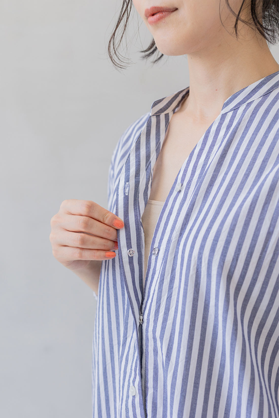 FELISSIMO Mama|Moredde　マタニティから産後も使える　ママによりそうワンピースパジャマ〈ブルーストライプ〉|授乳をしやすい前あきがスナップになっている仕様です。