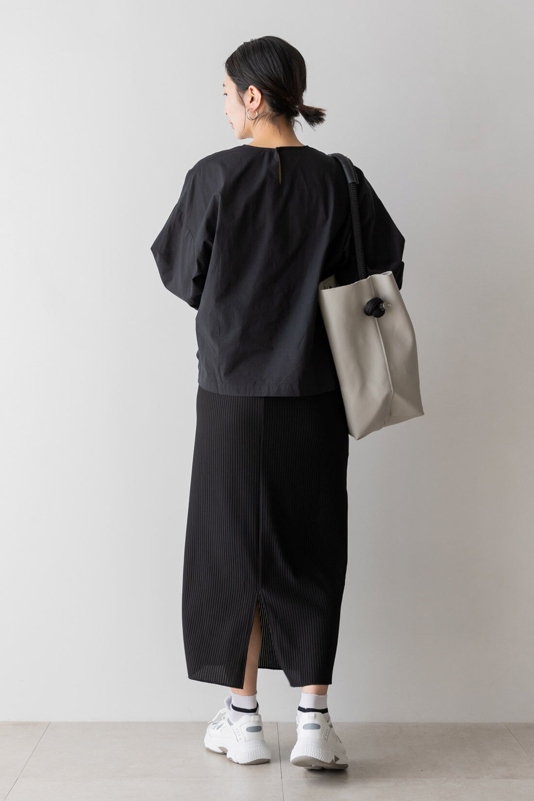 フェリシモMama|Moredde　リップルカットソー素材がらくちんきれいな　産前産後使えるIラインスカート〈ブラック〉|バックスリットで歩きやすい。