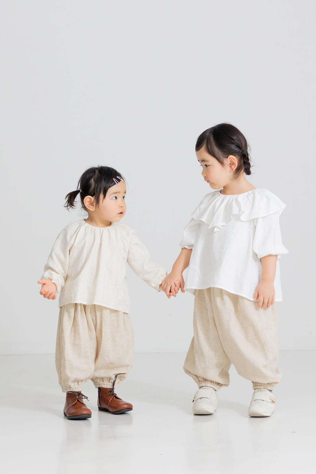 FELISSIMO Mama|リブ　イン　コンフォート　肌に当たる裏側は綿１００％！　風合いのいい麻混ダブルガーゼのぽんわりキッズパンツ〈ベージュ〉