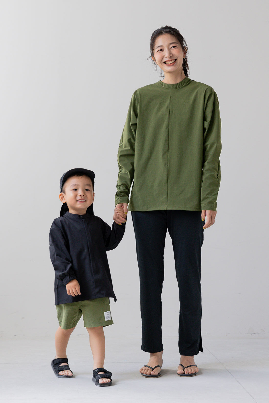 FELISSIMO Mama|Moredde　オーバーサイズのシャツみたいなUVカットキッズラッシュガード〈ブラック〉