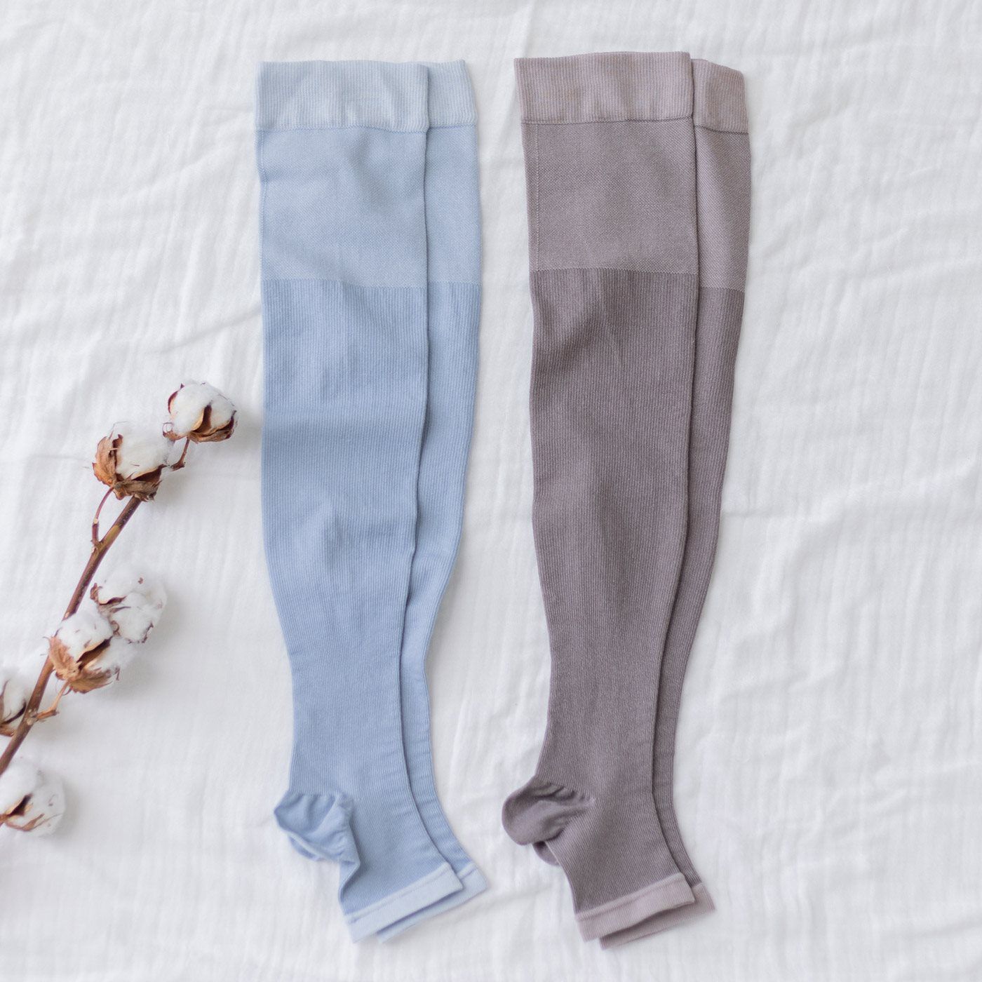 FELISSIMO Mama|Moredde　コットン混で心地いい　着圧ニーハイソックス＜サックスブルー＞|やさしい気持ちになれるようなくすみカラー