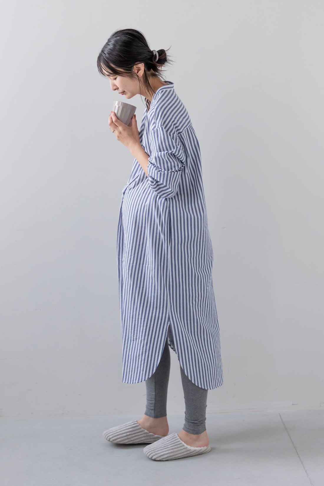 FELISSIMO Mama|Moredde　マタニティから産後も使える　ママによりそうワンピースパジャマ〈ブルーストライプ〉|マタニティ期のおなかもすっぽり包み込んでくれます。