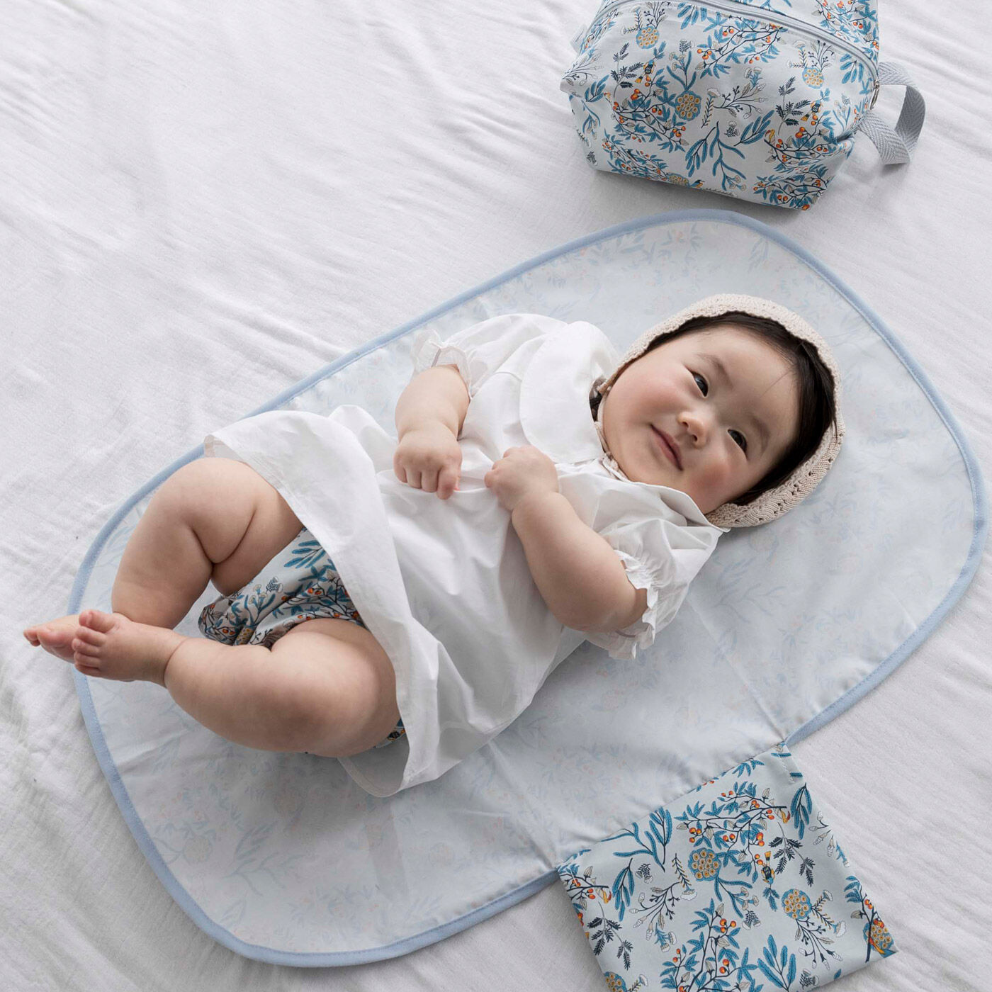 FELISSIMO Mama|タムロアヤノ×フェリシモＭａｍａ【Moredde】　コンパクトになる　おむつ替えシート〈夜のバンクシア〉|※お届けするカラーとは異なります。