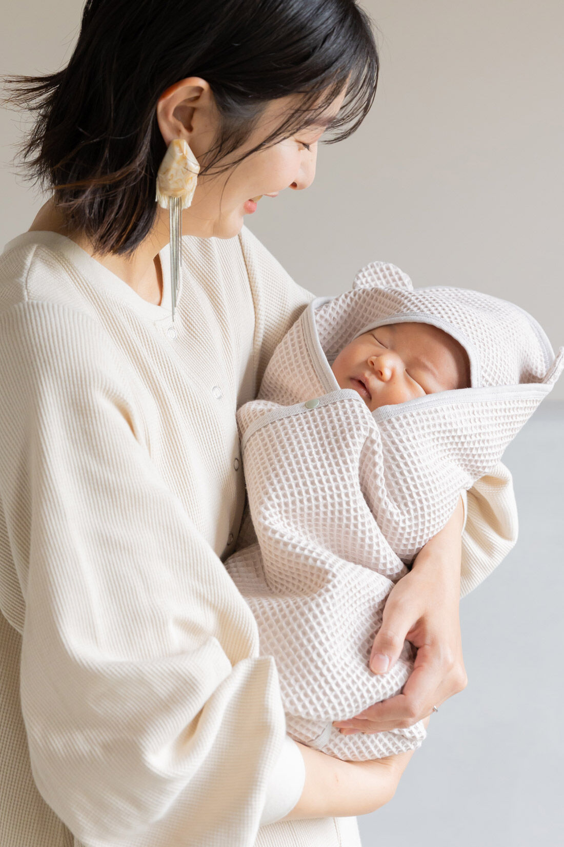 FELISSIMO Mama|Moredde　くま耳がかわいい　コットン100％ぽこぽこワッフル素材の　ジャパンメイドベビータオル〈グレージュ〉