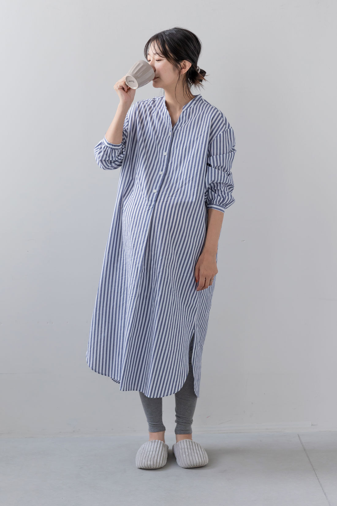 FELISSIMO Mama|Moredde　マタニティから産後も使える　ママによりそうワンピースパジャマ〈ブルーストライプ〉|model:H168　着用サイズ；Mサイズ+総丈3cm
