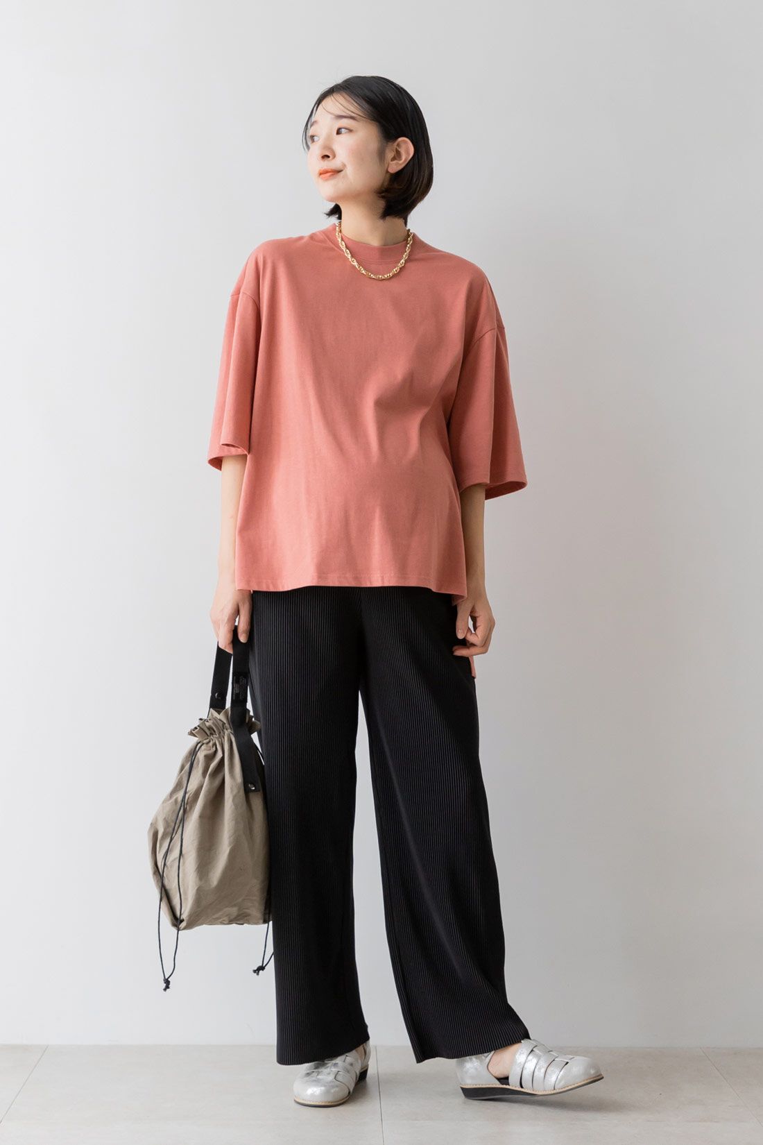 FELISSIMO Mama|Moredde　マタニティから産後も使える　ウエストクロス仕様のプリーツパンツ〈ブラック〉|model:H167 　Mサイズ　股下72.5cmを着用