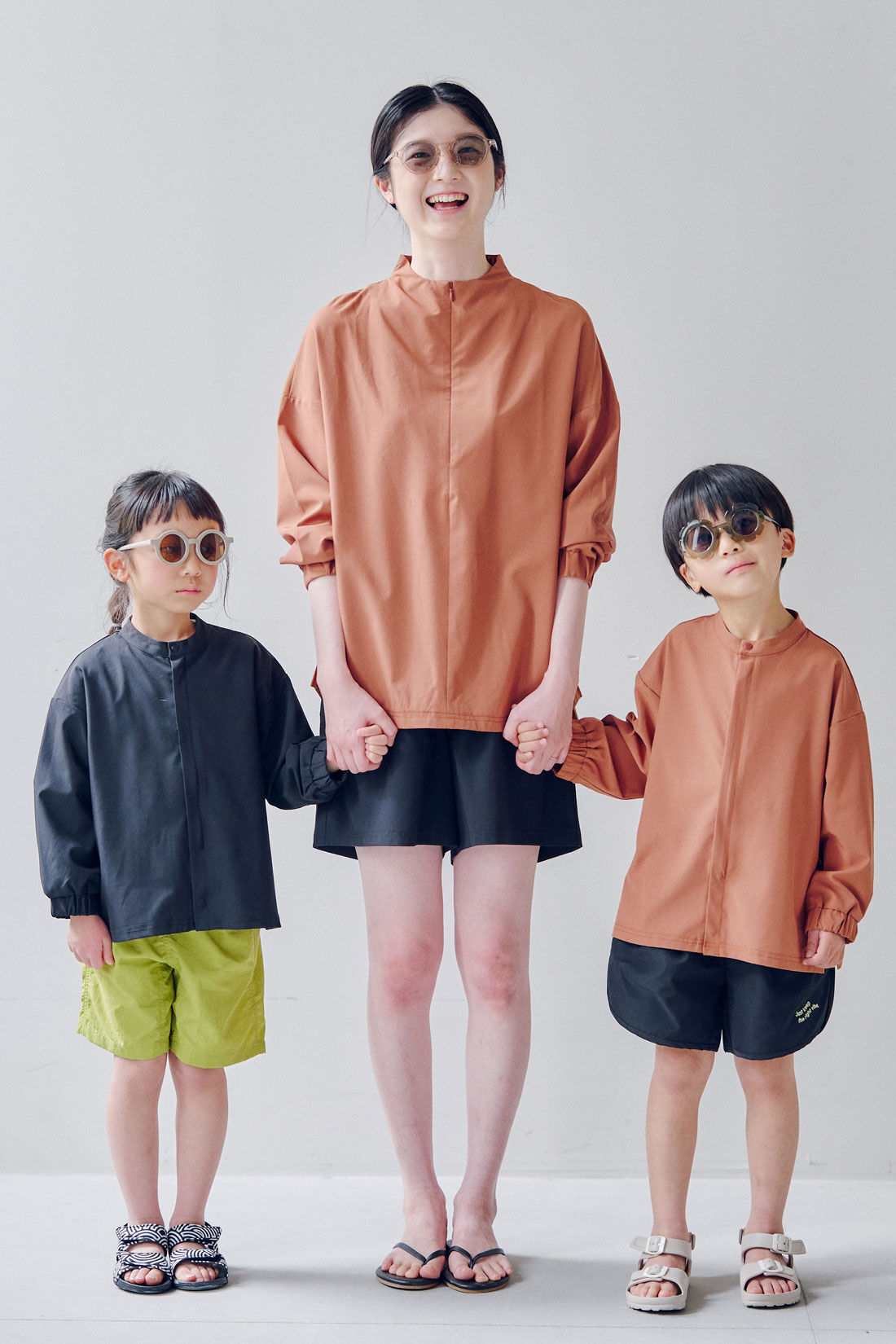 FELISSIMO Mama|Moredde　オーバーサイズのシャツみたいなUVカットキッズラッシュガード〈アプリコットブラウン〉|親子でリンクコーデを楽しめます