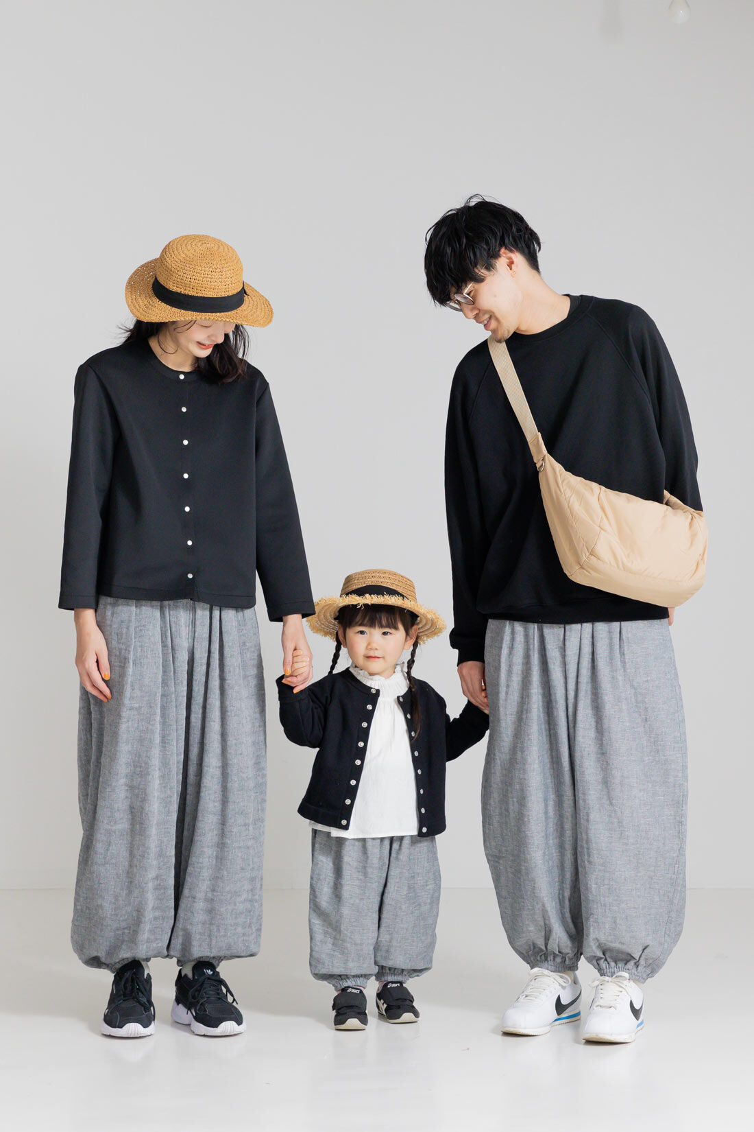 FELISSIMO Mama|リブ　イン　コンフォート　肌に当たる裏側は綿１００％！　風合いのいい麻混ダブルガーゼのぽんわりキッズパンツ〈グレー〉|家族でリンクコーデしてお出かけしたらチーム感が出て楽しい！