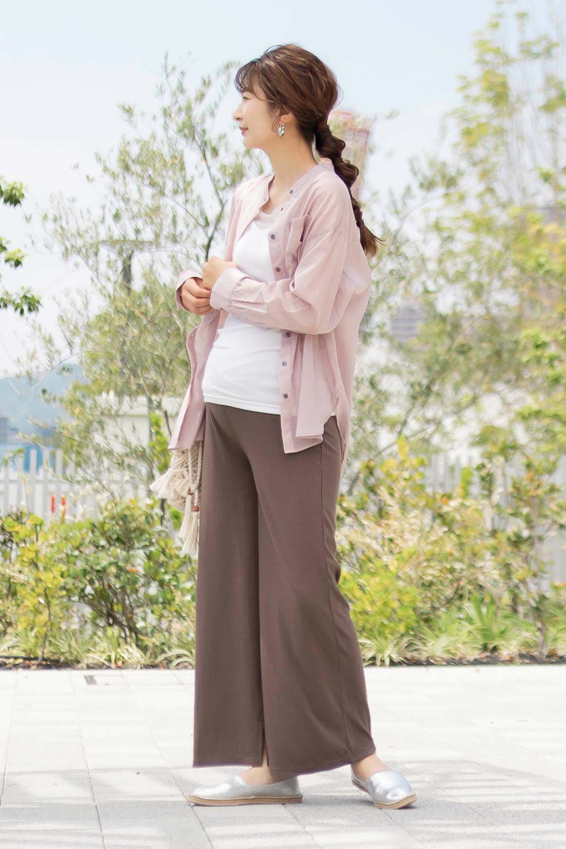 FELISSIMO Mama|Moredde　マタニティ・産後使える　ウエストクロス仕様の涼やか素材リブワイドレギンス〈ブラウン〉|model:H167 　モデル用Mサイズ（股下+3cm）