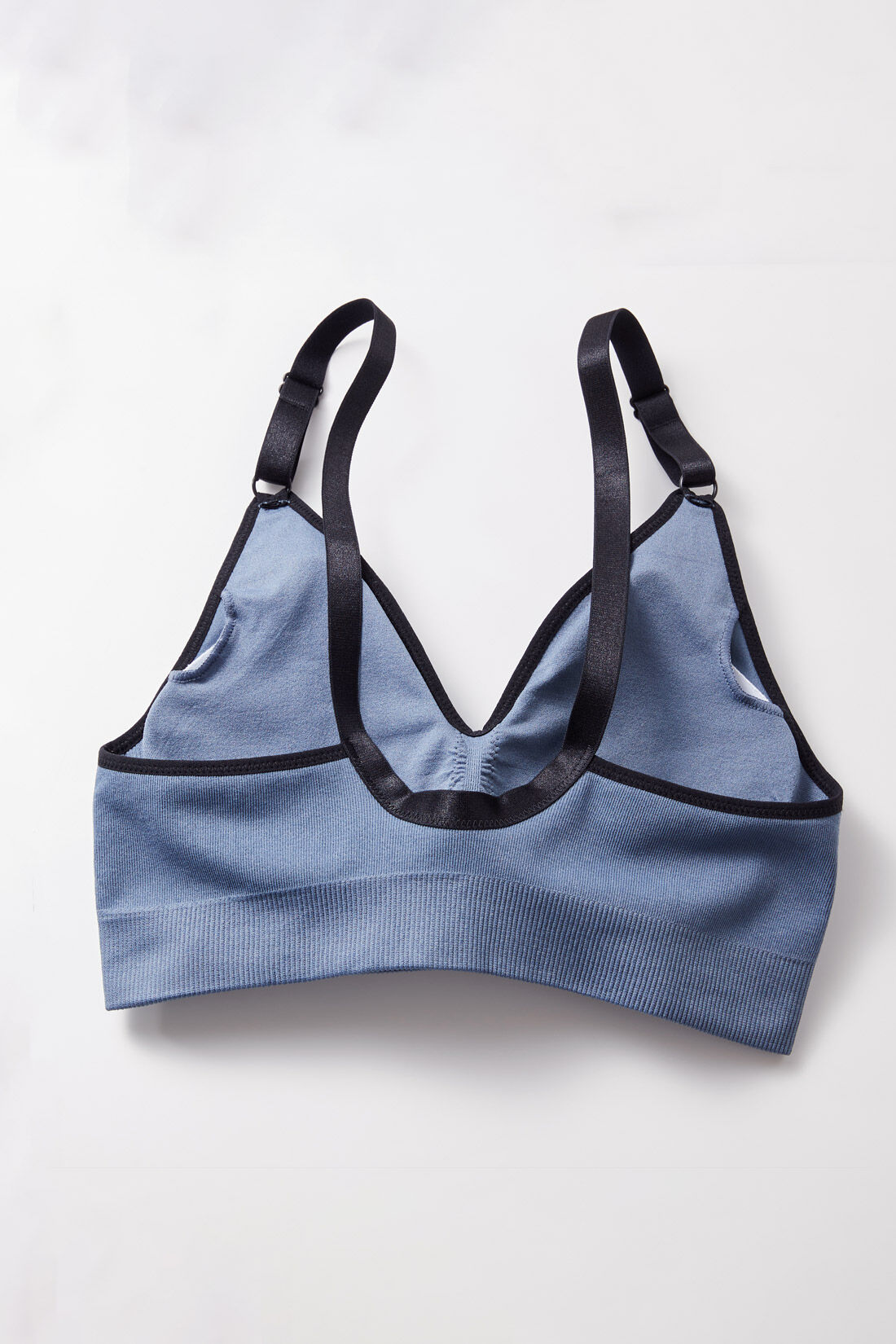 FELISSIMO Mama|［Mama select］産前・産後使える　成型編み授乳ブラジャー〈ラベンダー×ピンク〉|バックスタイルにホックが無いので就寝時も着用できます。　※写真は別色です。