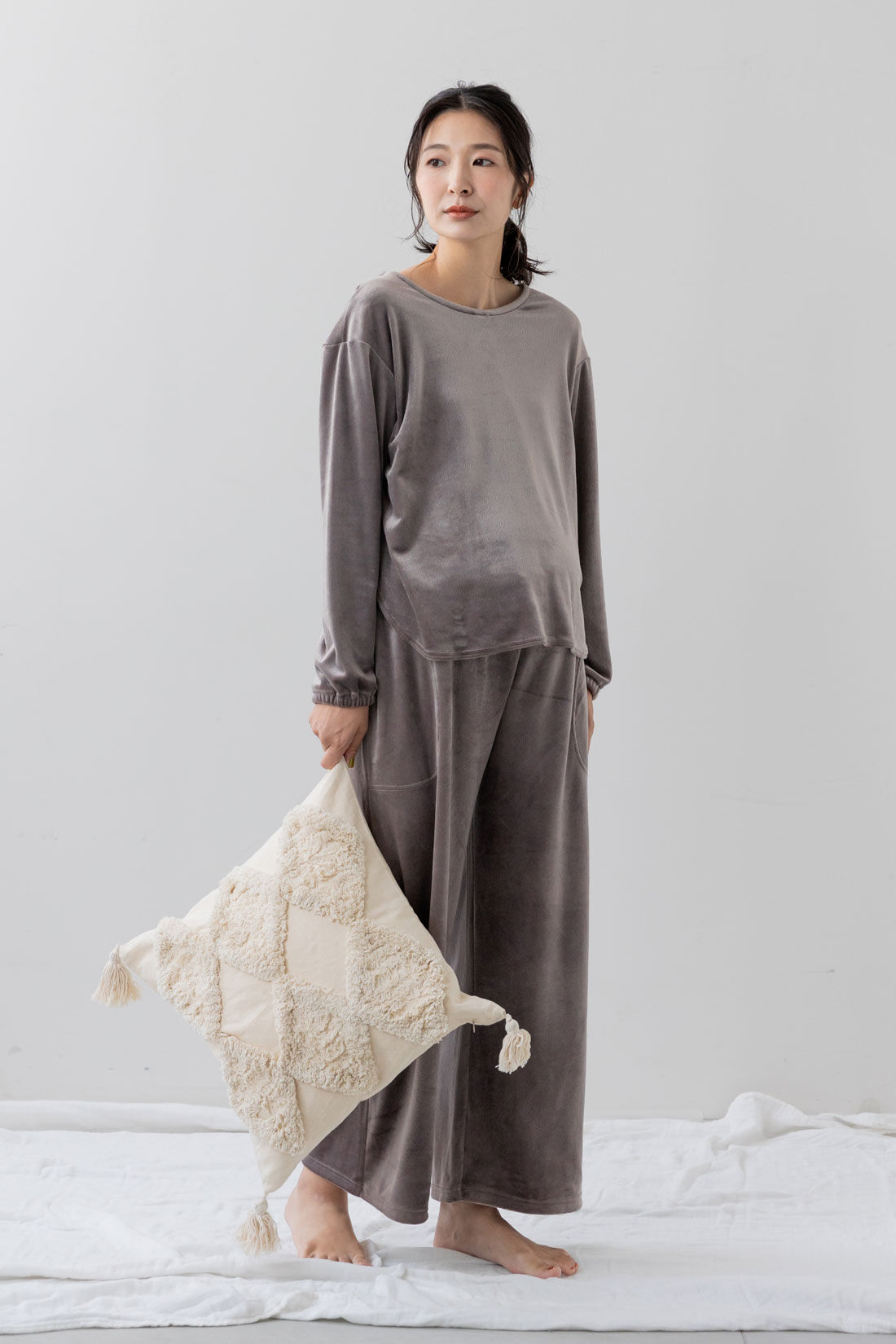 フェリシモMama|［Mama select］産前・産後使える　ベロアルームウェア〈モカ〉|model:H166　着用サイズ：モデル用M