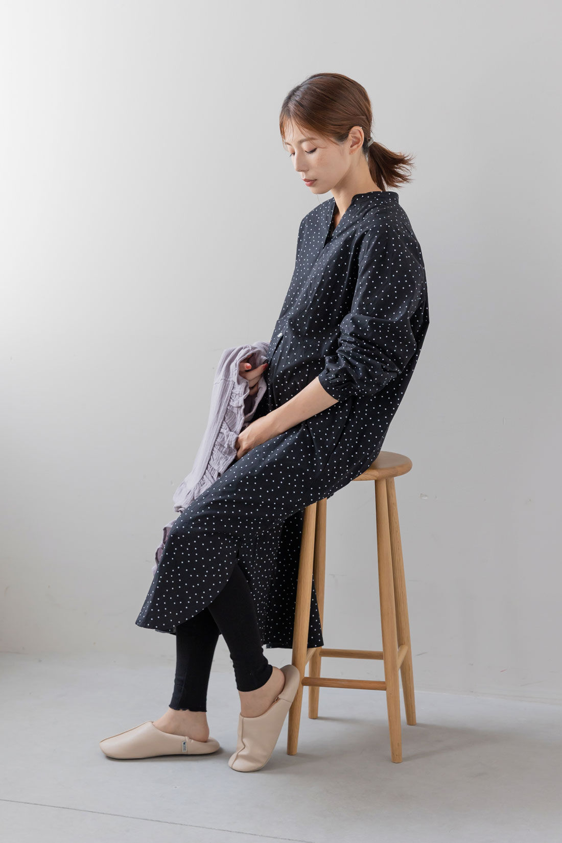 FELISSIMO Mama|Moredde　マタニティから産後も使える　ママによりそうワンピースパジャマ〈ドット〉|マタニティ期のおなかもすっぽり包み込んでくれます。