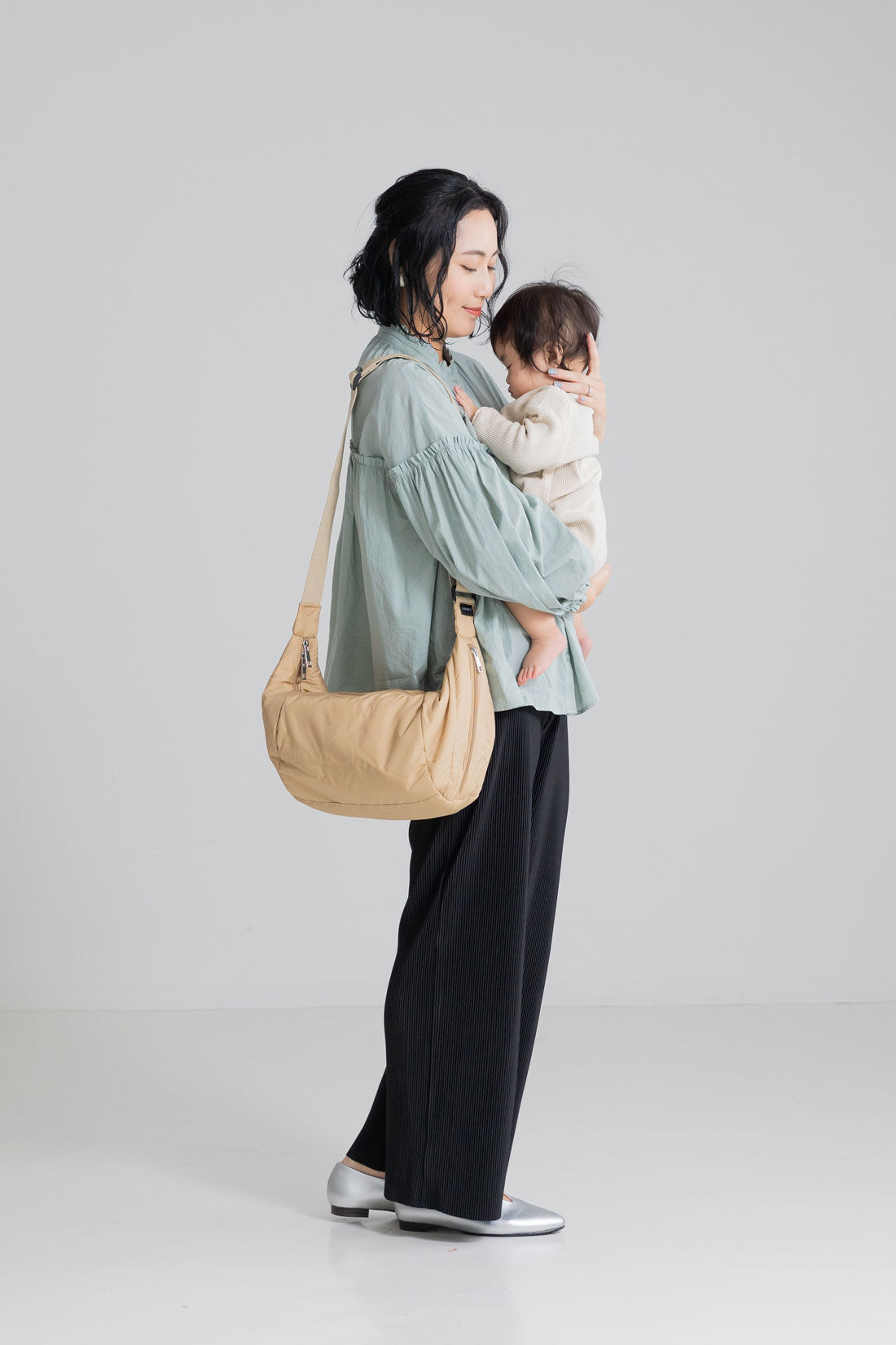 FELISSIMO Mama|［Mama select］からだに沿う　二部屋仕様のやわらかショルダーバッグ〈ベージュ〉