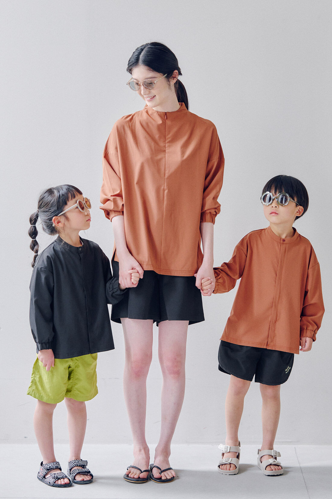 無料発送 Moredde オーバーサイズのシャツみたいなUVカットキッズラッシュ 110（105～114cm）
