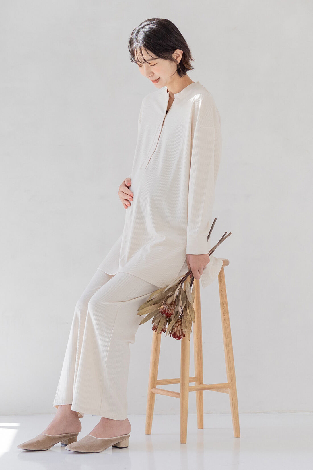 FELISSIMO Mama|Moredde　マタニティから産後も使える　ママによりそうリブカットソーのルームウェアセット〈アイボリー〉|model:H167　着用サイズ：Mサイズ+パンツ股下3cm