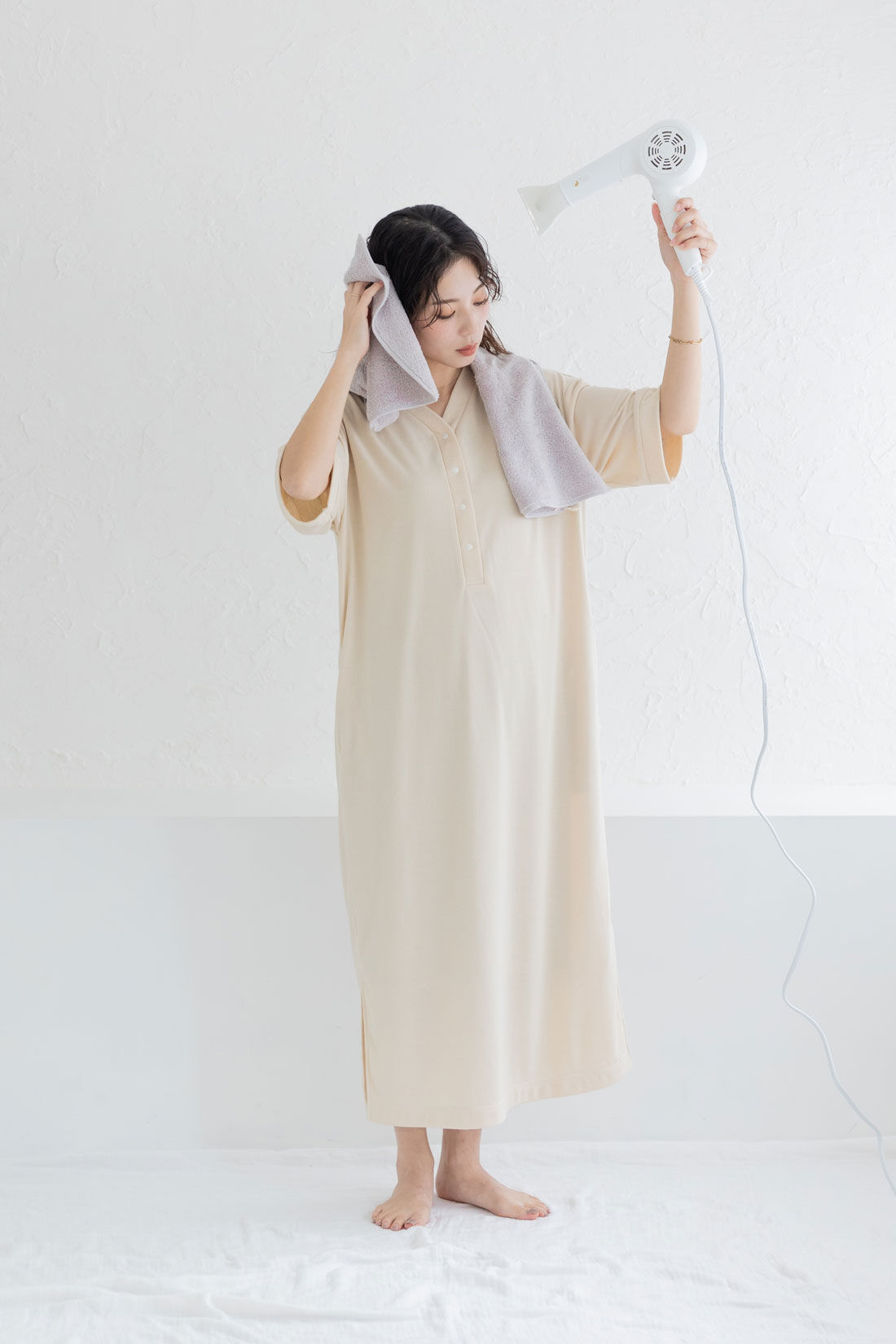 FELISSIMO Mama|Moredde　お風呂上がりのママの味方！バスローブパイルワンピース〈チャコールグレー〉|ママのお風呂上がりの時短をかなえます。　※写真は別色です。