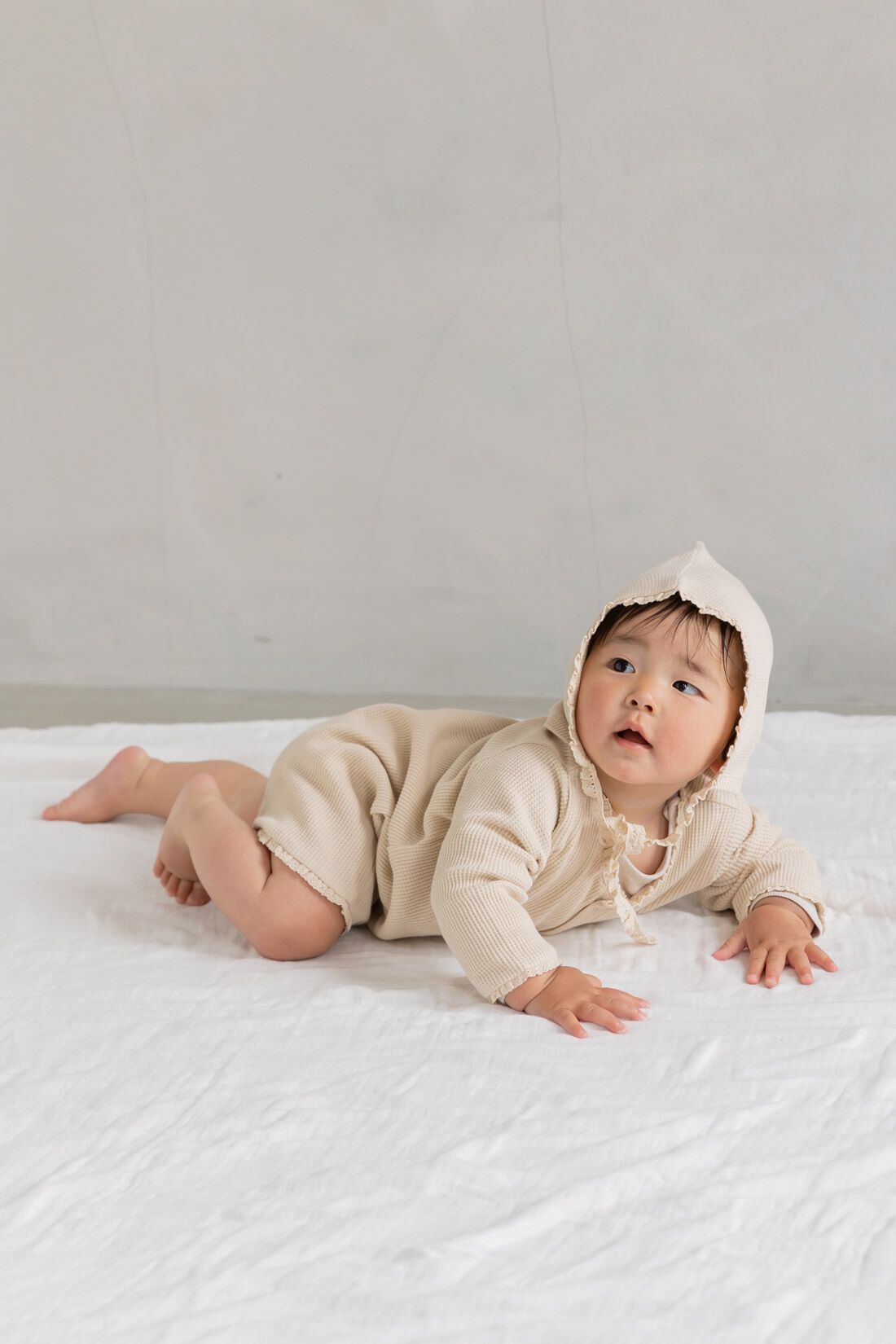 FELISSIMO Mama|Moredde　セレモニーにも使える　ロンパース＆ボンネットセット〈ベージュ〉