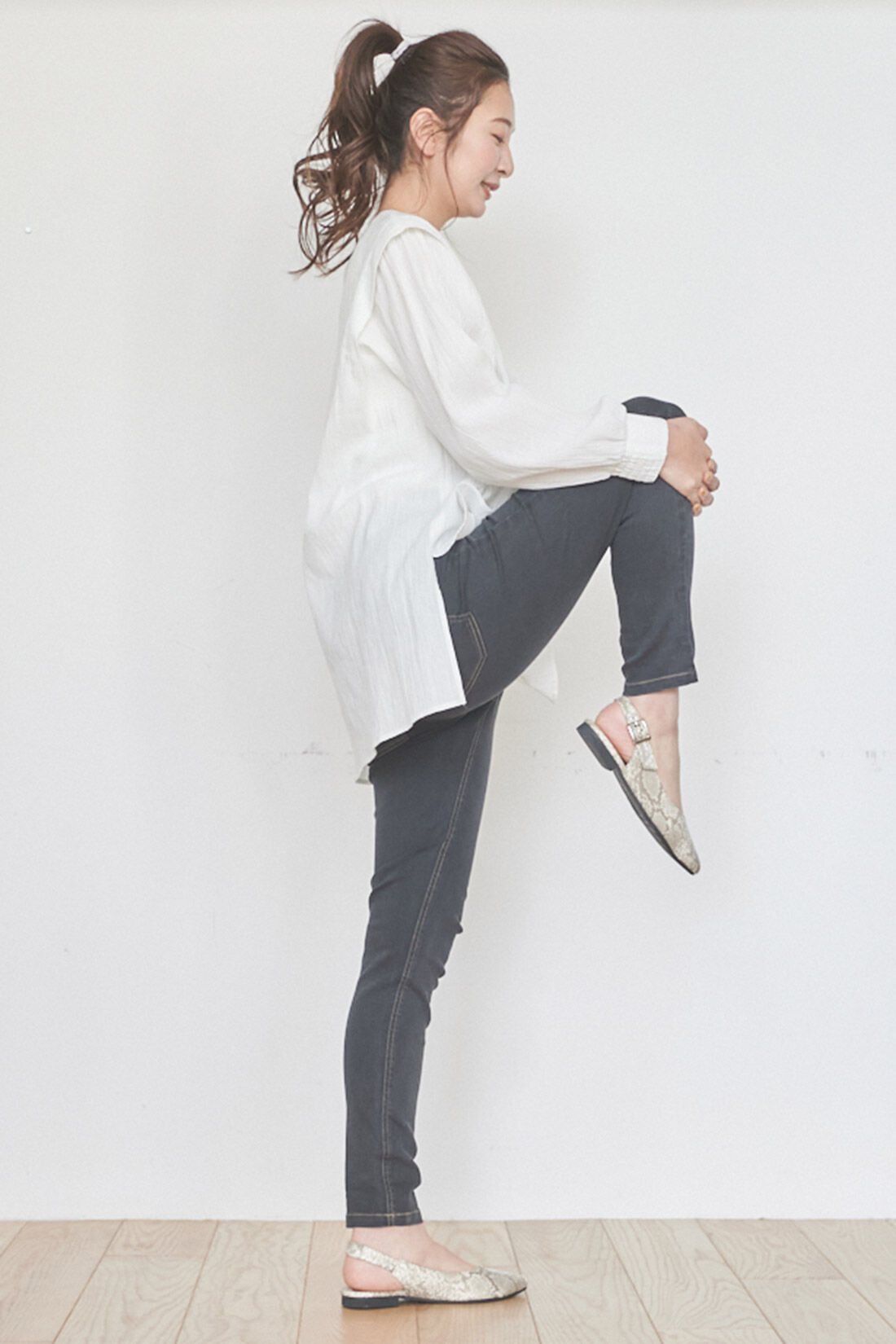 FELISSIMO Mama|Moredde　マタニティ・産後使える　ウエストクロス仕様の　ぐーんと伸びるストレッチパンツ〈アイボリー〉|伸びやかな素材でらくちんに仕上げました　※お届けするカラーとは異なります。
