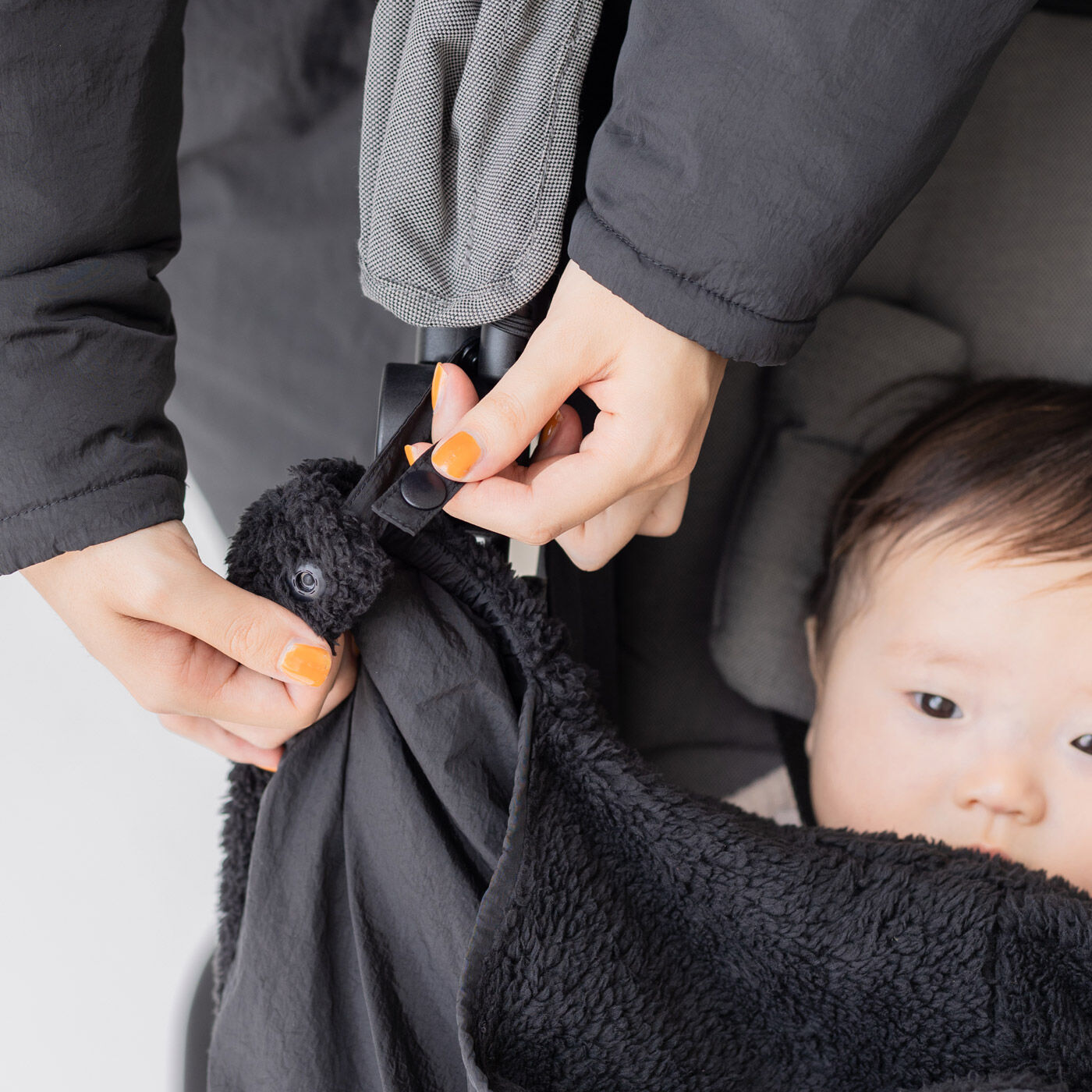 FELISSIMO Mama|Moredde　コートと同素材で揃えてスマートな　抱っこひも＆ベビーカー防寒カバー〈ブラック〉|スナップボタンで着脱もかんたん。