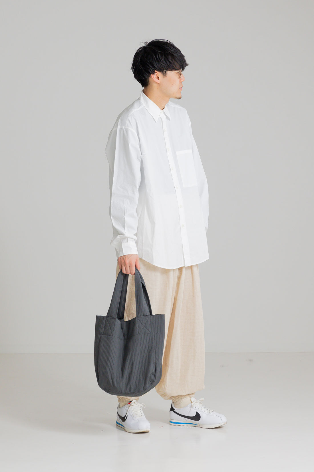 フェリシモMama|［Mama select］プリーツ素材のトートバッグ〈グレー〉|パパも持てるのがうれしい。ミニマルデザイン。