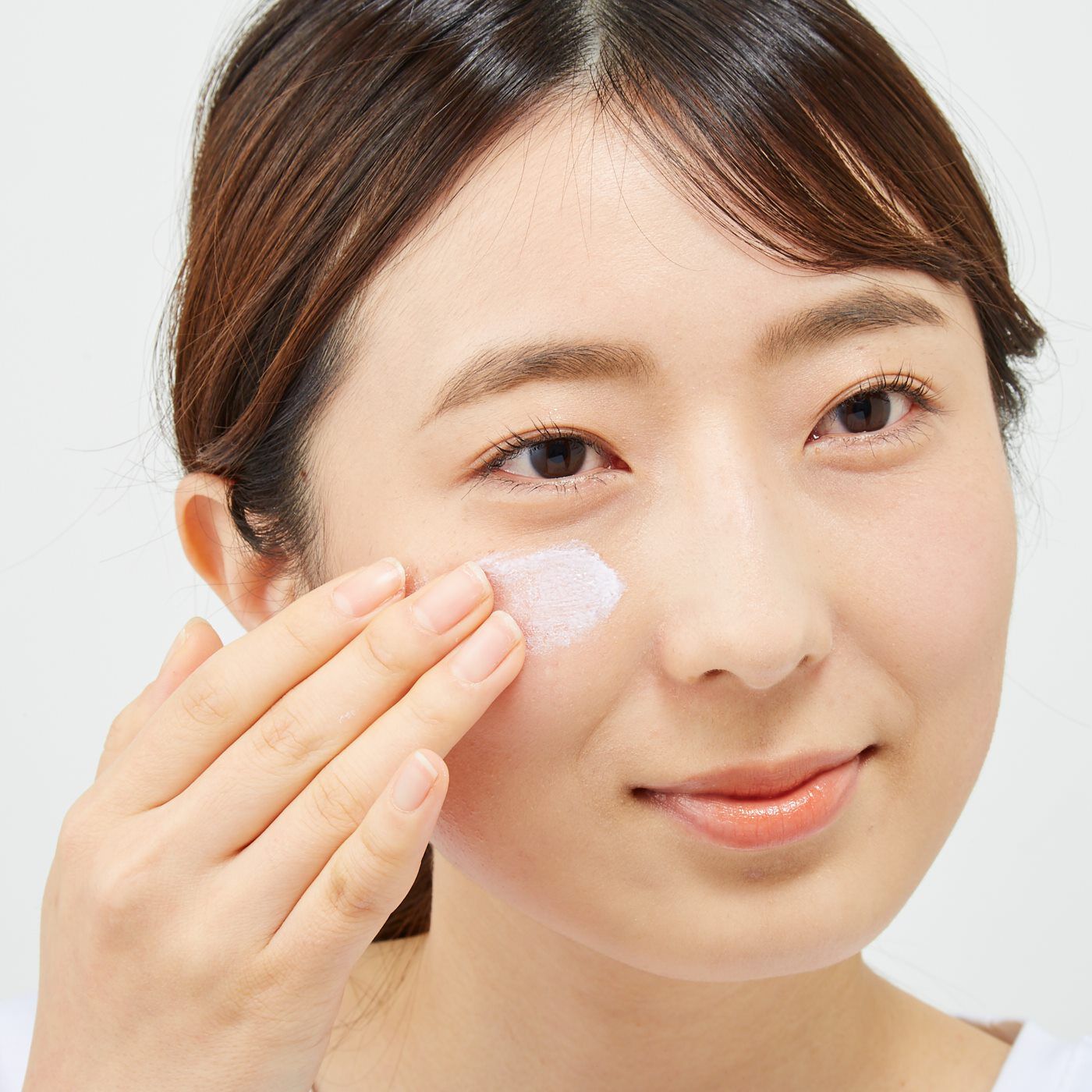BEAUTY PROJECT|オンリーミネラルＮｕｄｅ　マルチディフェンスデイクリーム|化粧水の後、適量(2〜3cm程度)を手にとり、顔全体にやさしくなじませます。使用量が少ないと、紫外線防止効果が得られにくくなります。