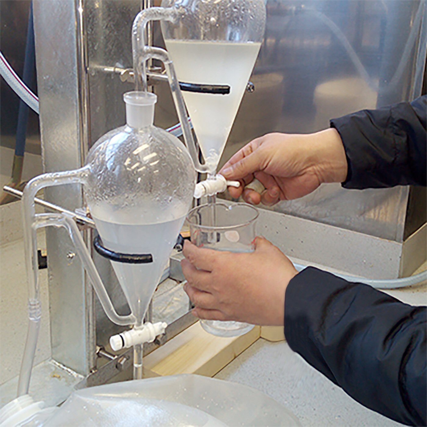 BEAUTY PROJECT|瀬戸内レモン　アロマバスソルト〈4個セット〉の会|水蒸気蒸留法でていねいに抽出していきます。