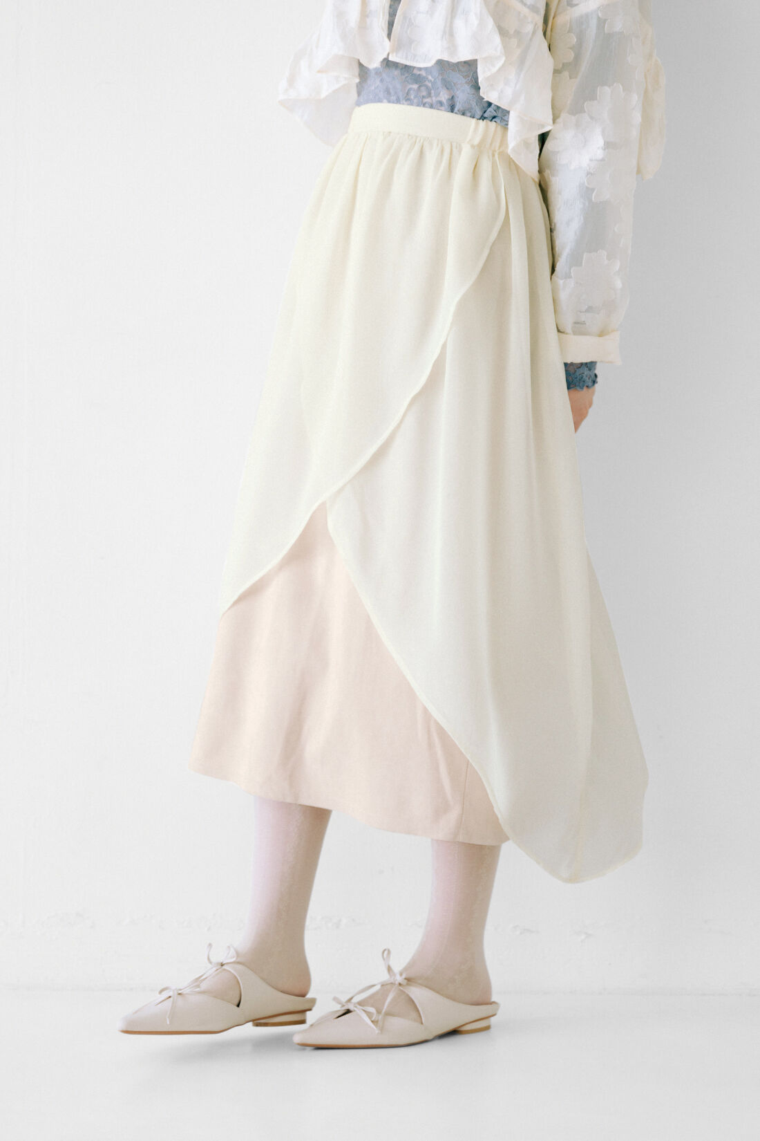 魔法部|魔法部×ミヤマアユミ　妖精のクチュール　シフォン揺らめくユリのスカート〈ホワイトベージュ〉