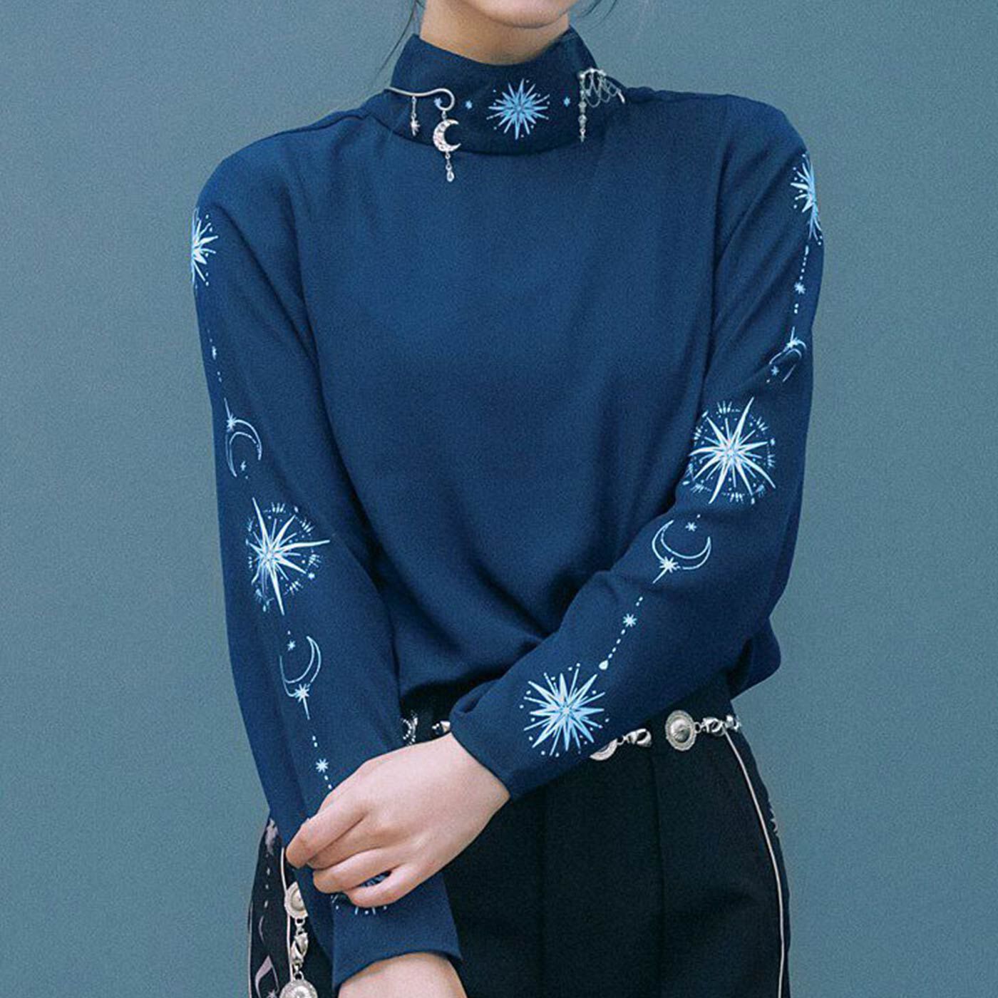 魔法部 月と星を宿す 夜空が浮かぶシアートップス〈ボルドー〉｜魔法部