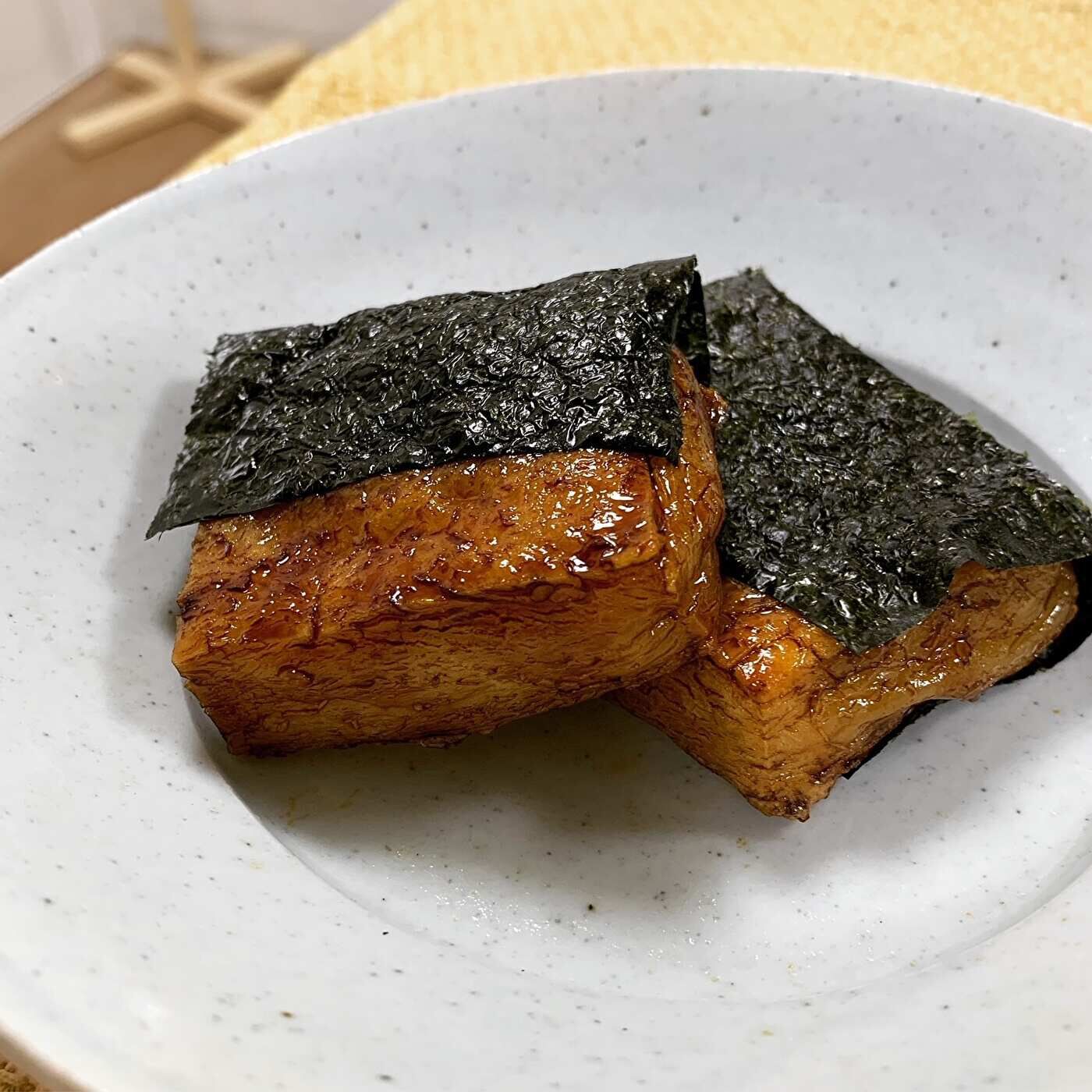 Natucul Chou Club|九州熊本貝島商店の郷土色豊かな調味料お試しセット|＜調理例＞甘辛の馬刺ししょうゆは磯辺焼きにぴったり！