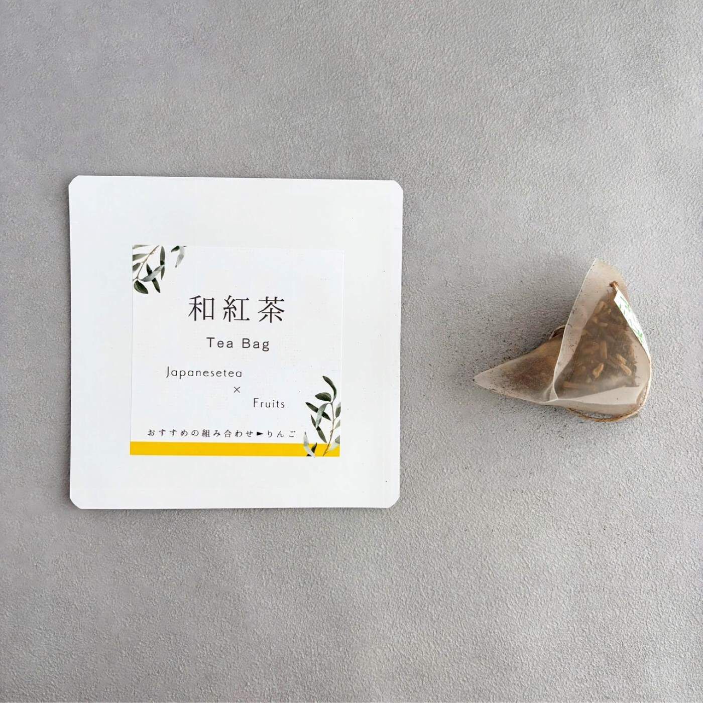 Natucul Chou Club|フルーツティーも楽しめる　1ウィーク日替わり日本茶セット（ドライフルーツ付き）|煎茶と同じ中国種のチャの木から作られた紅茶。（馴染のある海外産の紅茶はアッサム種）海外の紅茶と比べて、和紅茶は比較的渋みが少なく、まろやかですっきりとして飲みやすいのが特徴で、和食などにも良く合います。 オススメの組み合わせは【ゆず/りんご】どちらもとても相性が良く、すっきりとしたい時はゆず、甘味で癒されたい時はりんご、ダブルで楽しむ。など色々な楽しみ方をしてみてください。