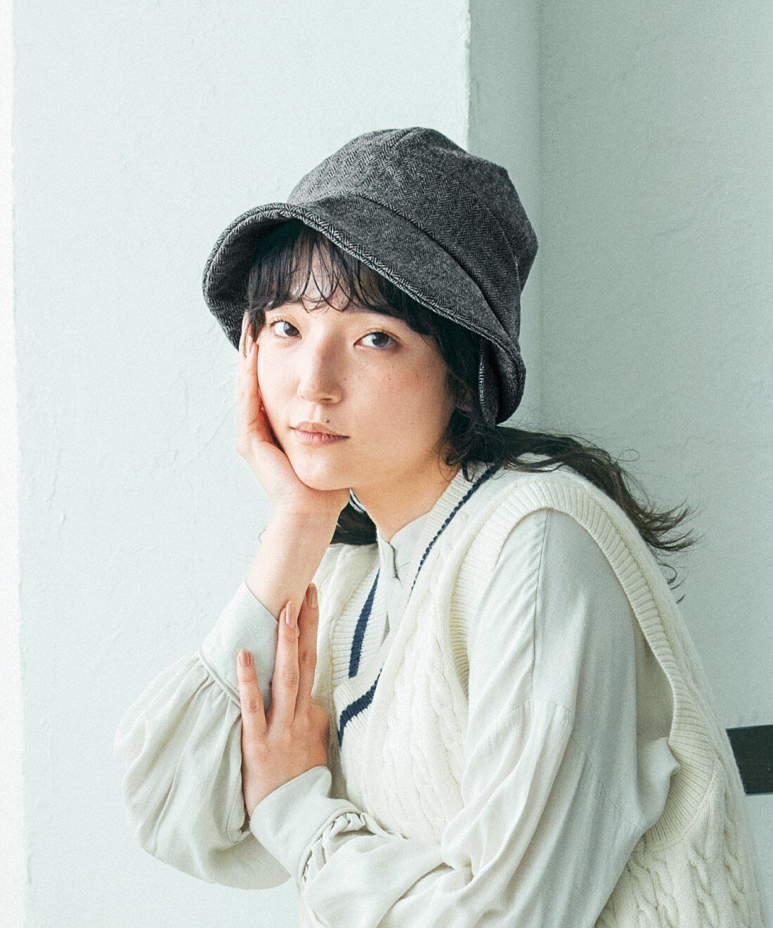 L'AMIPLUS|ラミプリュス　寒さに合わせて付け外しできる　耳あて付きウール混　キャスケットハットの会