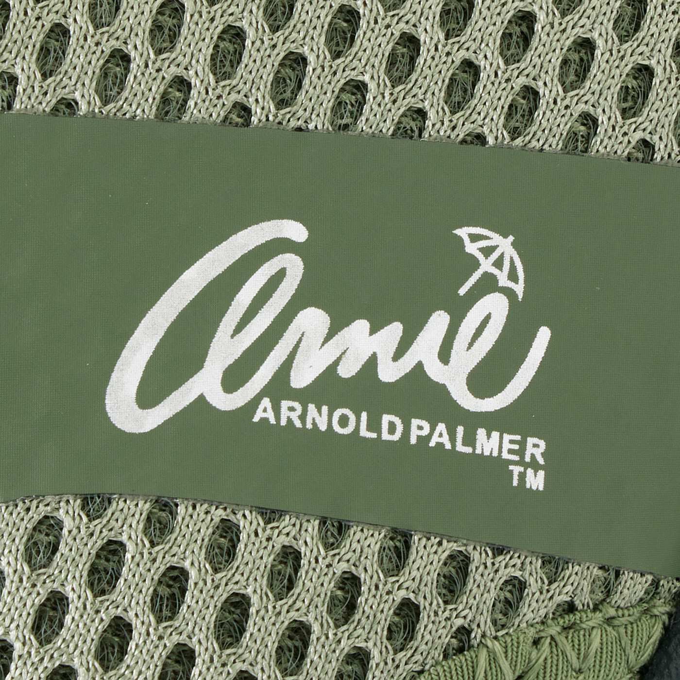 L'AMIPLUS|ラミプリュス　ゴム仕様で脱ぎ履きらくらく　軽量設計メッシュサンダルスニーカー〈アーニーアーノルドパーマー〉の会|アーニーアーノルドパーマー のロゴ入り。