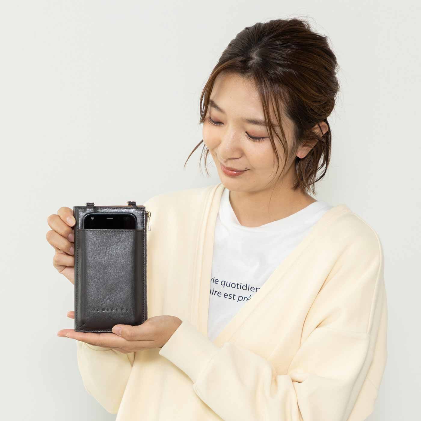ラミプリュス　身のこなしスマート クロスボディーウォレット〈本革ブラウン〉