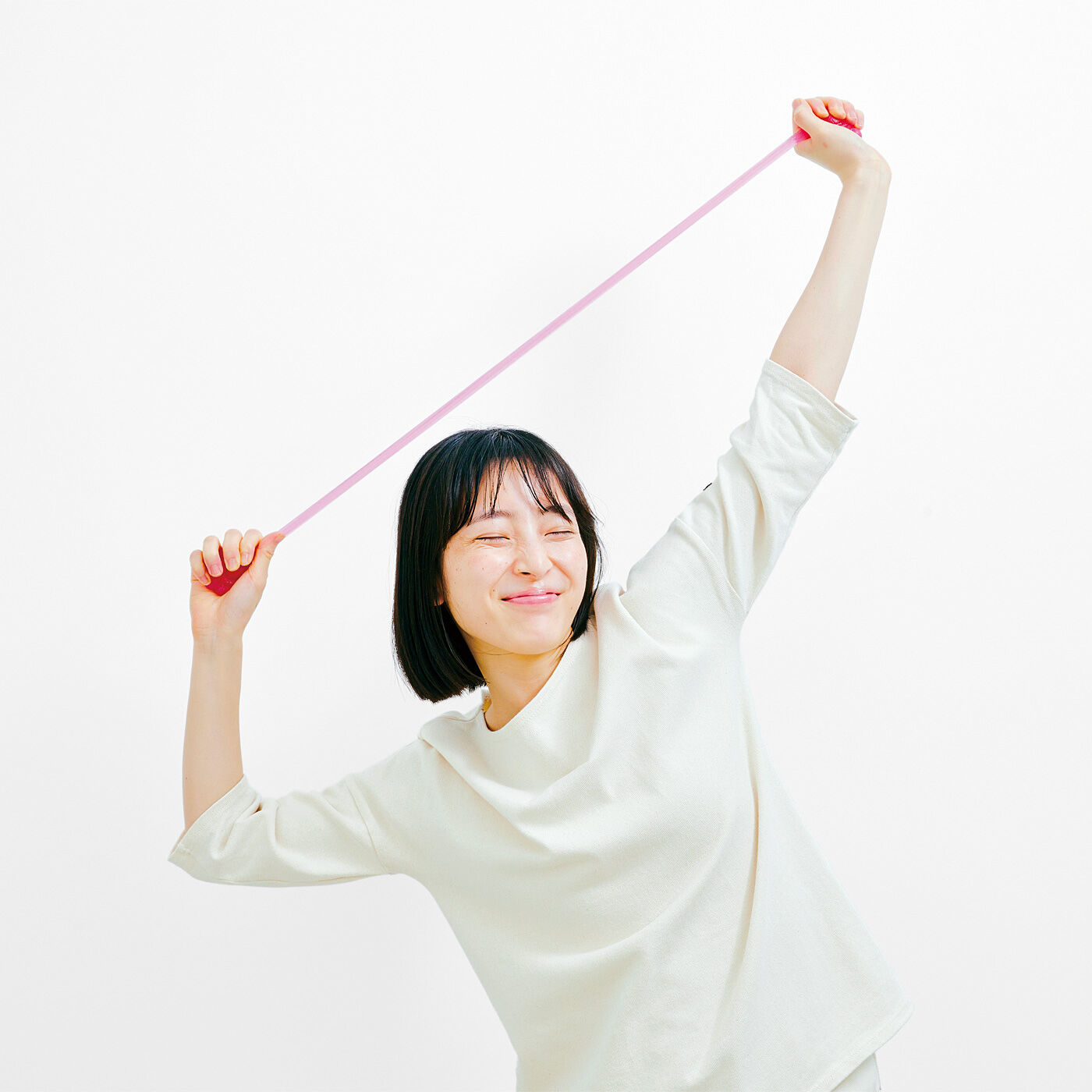 L'AMIPLUS［ラミプリュス］|ラミプリュス　“ねこのて”借りてグーンと伸ばす　わくわくストレッチチューブの会|引っ張るだけで、肩まわりが伸びて二の腕のエクササイズにも！