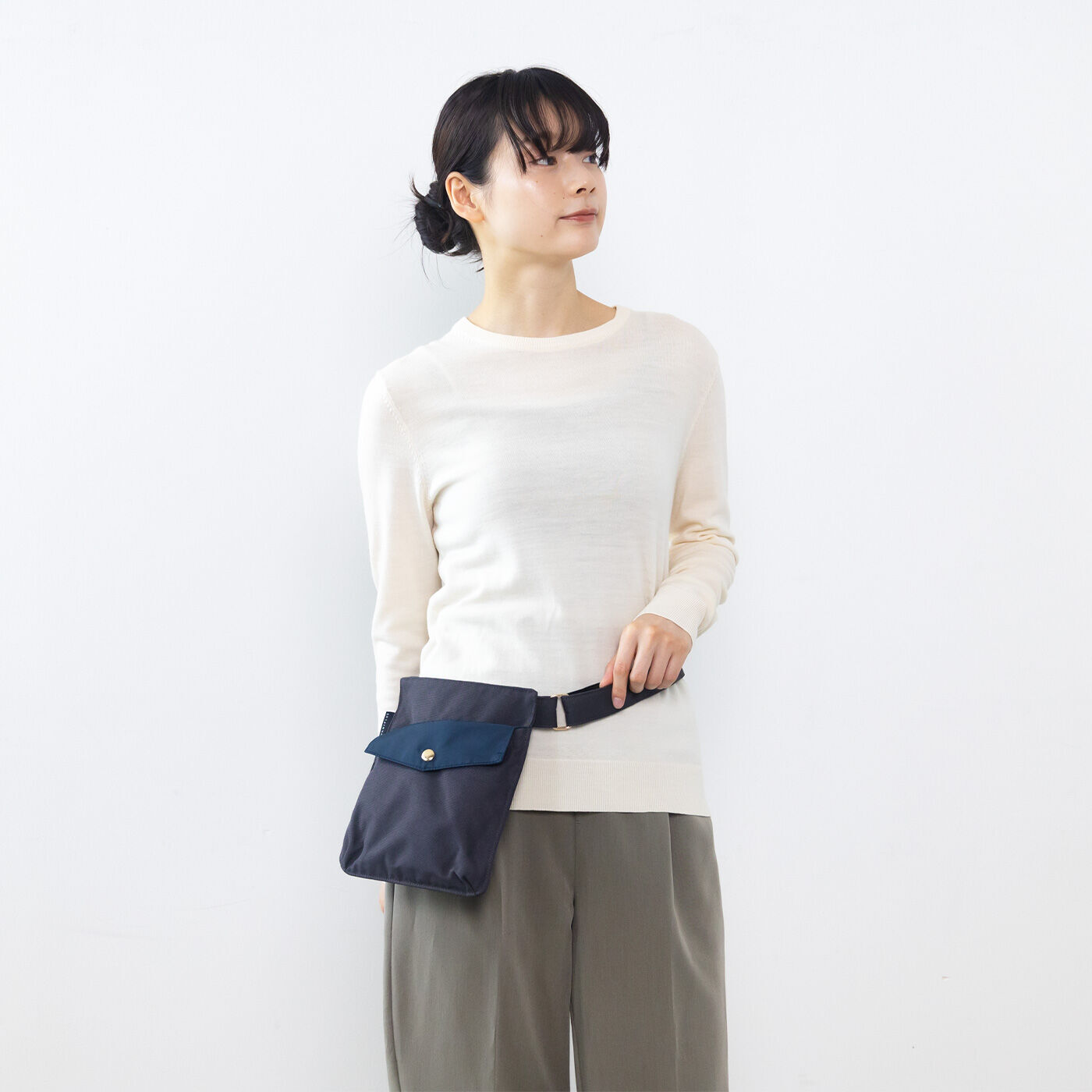 L'AMIPLUS［ラミプリュス］|ラミプリュス 気軽にお出かけ！ 仕分け充実 スライド式ベルトポケット〈撥水（はっすい）バイカラー〉の会