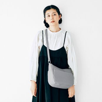 L'AMIPLUS | 本革撥水ラウンド ショルダー〈グレー〉