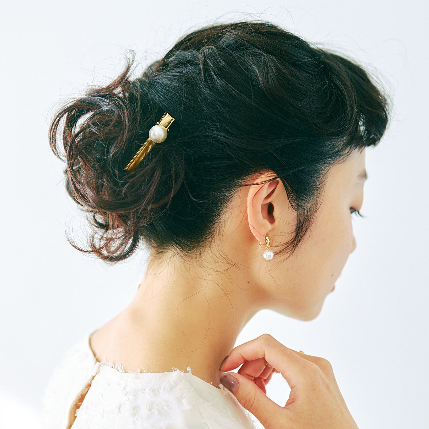 L'AMIPLUS［ラミプリュス］|ラミプリュス　ヘアゴム感覚で結ぶだけ　簡単ボリュームアップ！　シュシュウィッグ〈ミックスブラウン〉の会|ボリュームアップ！　〈L〉使用時　モデル使用色：ナチュラルブラック