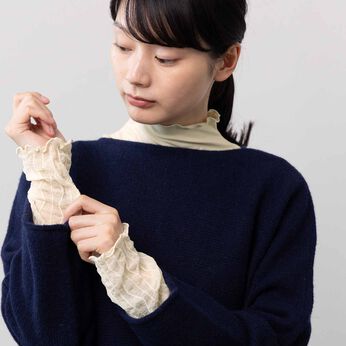 L'AMIPLUS［ラミプリュス］ | 重ね着にもぴったり袖先シアーボトルネック