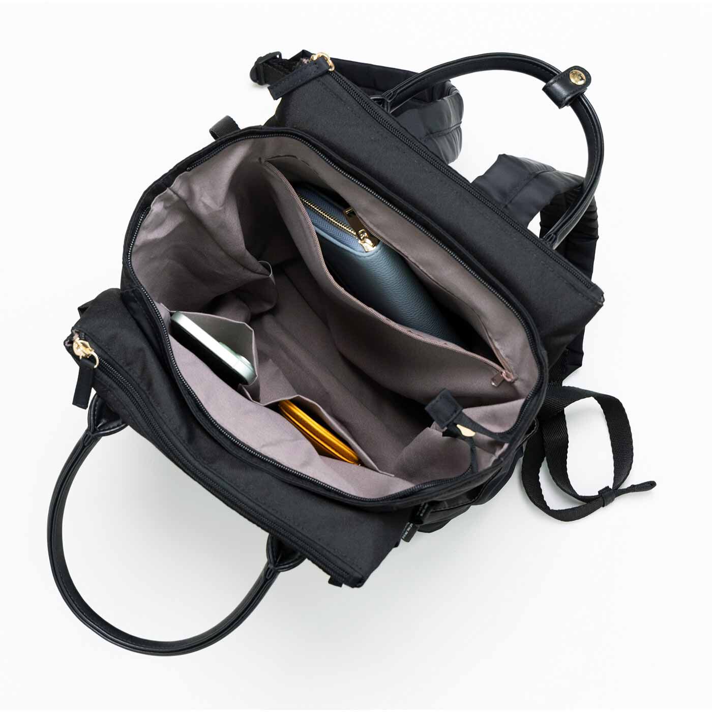 L'AMIPLUS［ラミプリュス］|ラミプリュス トート見えがスマート 5層でこぼこレイヤードリュック〈トライアングル〉|内側にはファスナーポケットひとつとファスナーなしの2ポケット付き。